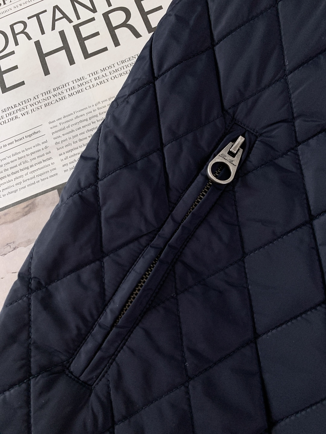 LoroPiana L.P FW秋冬新品lP🆕藏蓝菱格双面男士马甲。A面甄选100%超细羊毛，藏蓝色羊毛