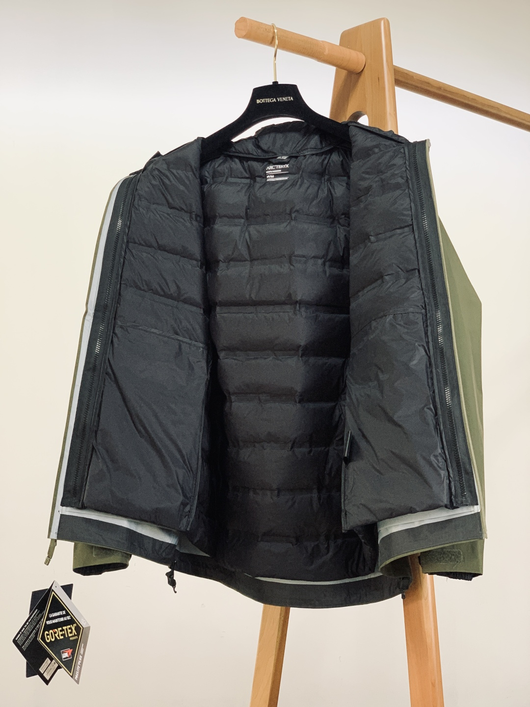 ARCTERYX 始祖鸟 鸟家王炸款三合一冲锋衣羽绒服了来了！一衣三穿！内胆带logo轻薄户外级羽绒服！