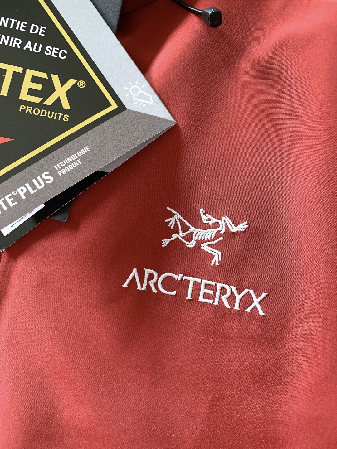 ARCTERYX 始祖鸟 鸟家王炸款三合一冲锋衣羽绒服了来了！一衣三穿！内胆带logo轻薄户外级羽绒服！