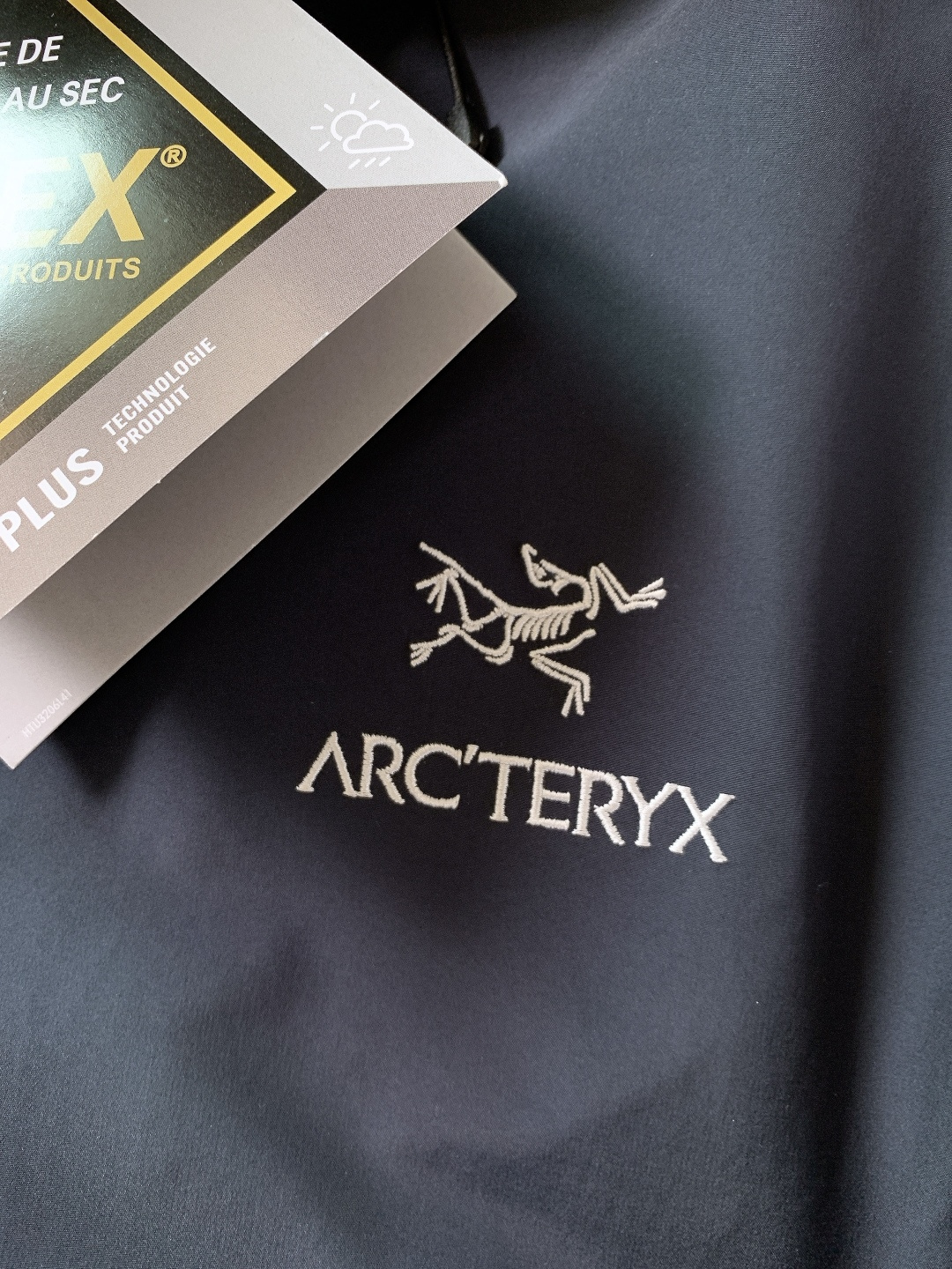ARCTERYX 始祖鸟 鸟家王炸款三合一冲锋衣羽绒服了来了！一衣三穿！内胆带logo轻薄户外级羽绒服！