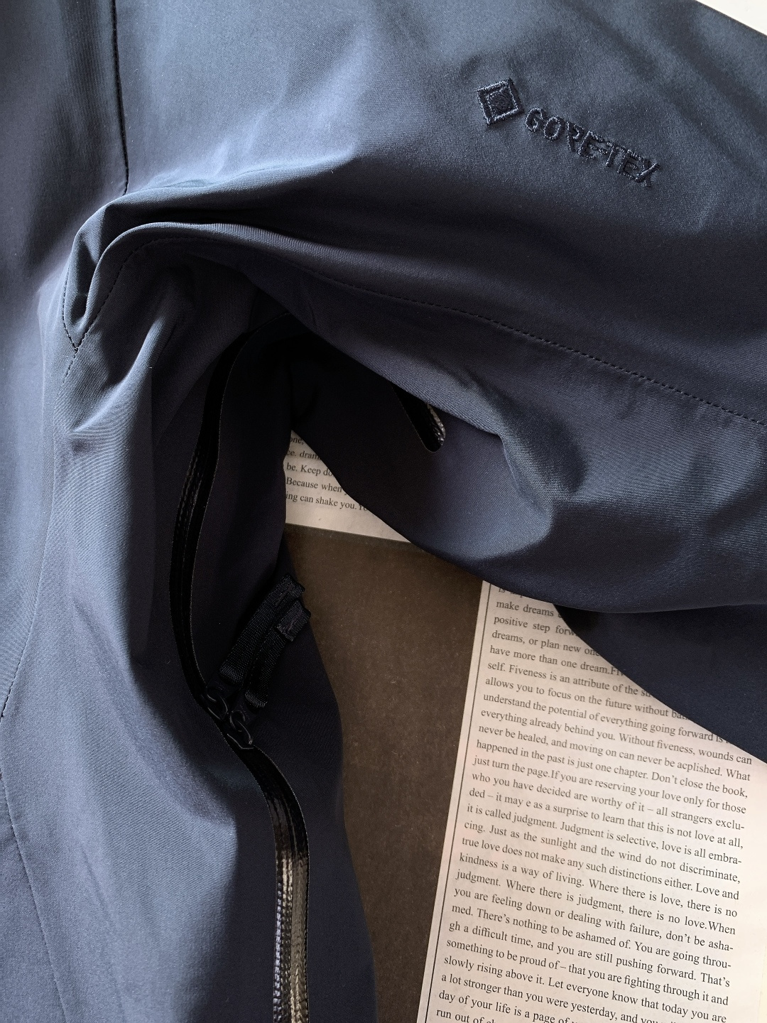 ARCTERYX 始祖鸟 鸟家王炸款三合一冲锋衣羽绒服了来了！一衣三穿！内胆带logo轻薄户外级羽绒服！