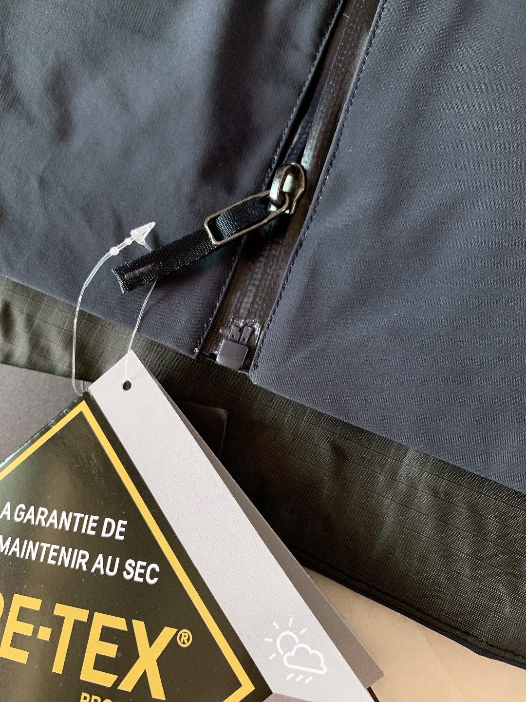 ARCTERYX 始祖鸟 鸟家王炸款三合一冲锋衣羽绒服了来了！一衣三穿！内胆带logo轻薄户外级羽绒服！