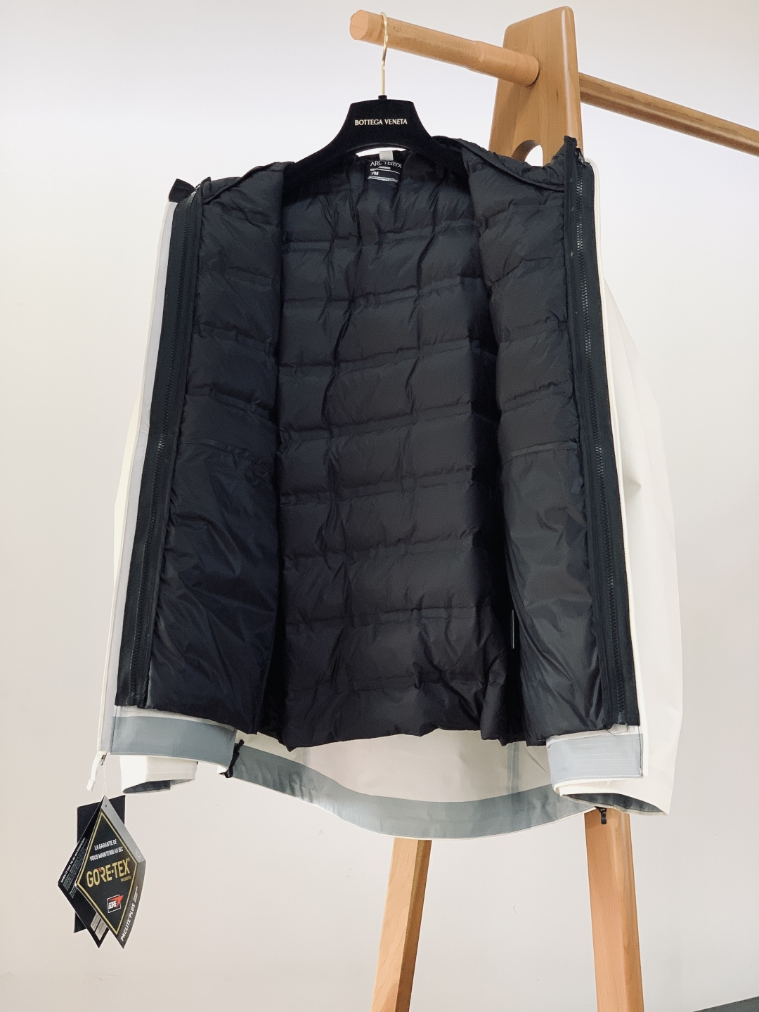 ARCTERYX 始祖鸟 鸟家王炸款三合一冲锋衣羽绒服了来了！一衣三穿！内胆带logo轻薄户外级羽绒服！