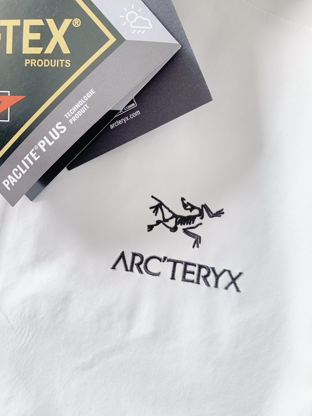 ARCTERYX 始祖鸟 鸟家王炸款三合一冲锋衣羽绒服了来了！一衣三穿！内胆带logo轻薄户外级羽绒服！