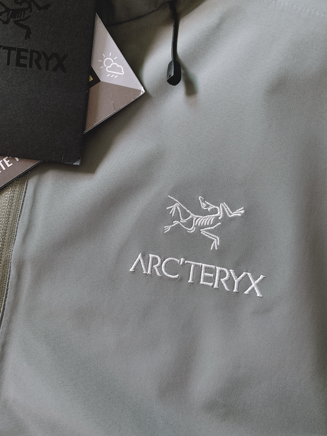 ARCTERYX 始祖鸟 鸟家王炸款三合一冲锋衣羽绒服了来了！一衣三穿！内胆带logo轻薄户外级羽绒服！
