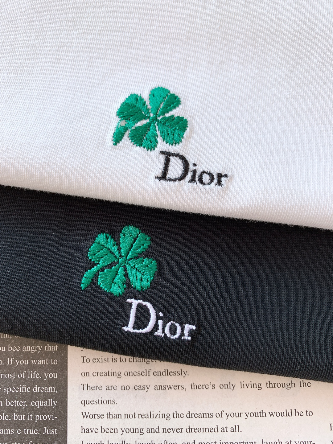 Dior Homme 迪奥·桀傲 2026SS早春新品四叶草刺绣纯棉T恤。🍀 经典黑白基底碰撞四叶草刺绣
