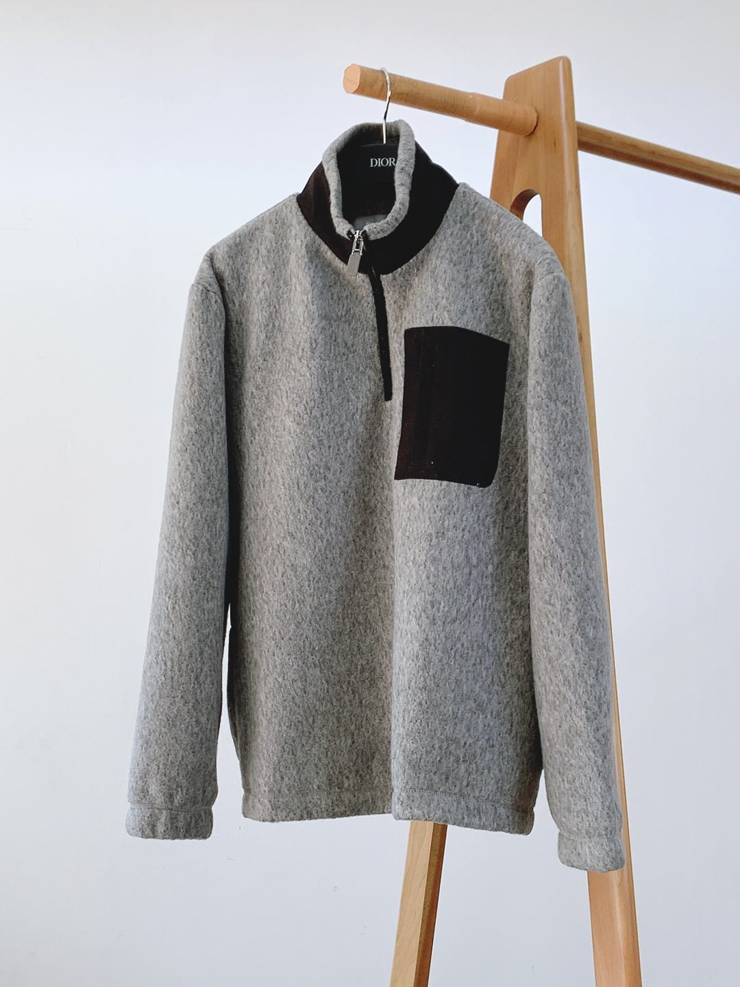 Dior Homme 迪奥·桀傲 2026SS早春新品Icons系列羊绒羊毛混纺起绒卫衣。2026春季男