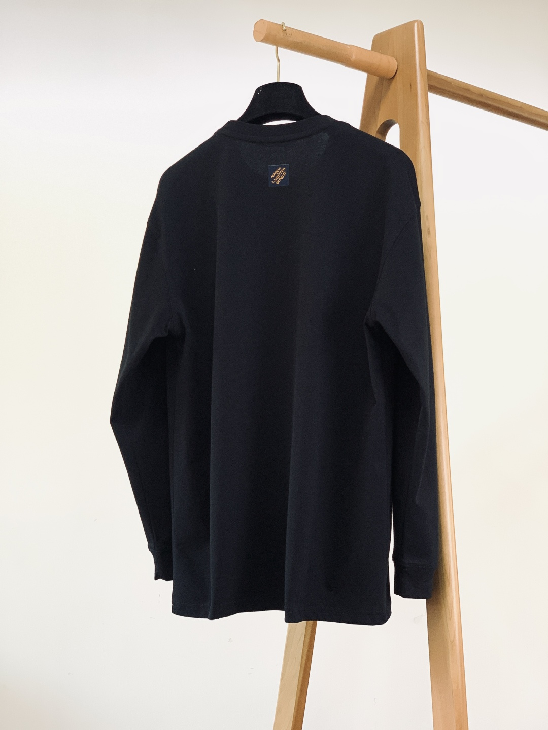 LouisVuitton 路易威登 2026SS早春新品休闲长袖打底衫。甄选高支精梳针织面料，触感软糯无