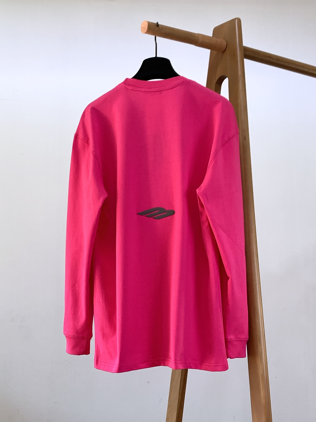 𝐁𝐚𝐥𝐞𝐧𝐜𝐢𝐚𝐠𝐚 巴黎世家 2025FW秋冬新品 发泡印花长袖打底衫，将先锋设计与实穿性完美融合！胸