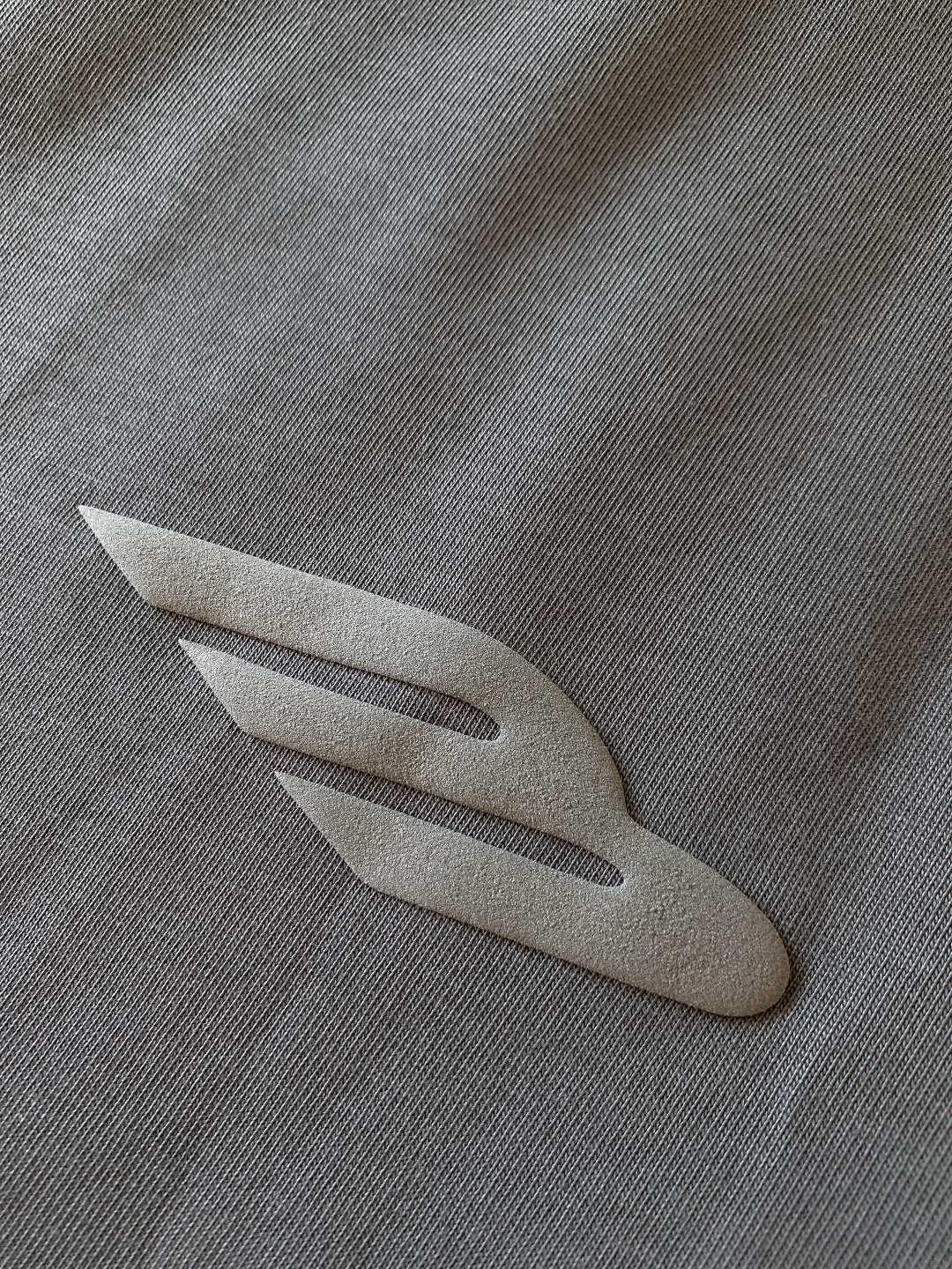 𝐁𝐚𝐥𝐞𝐧𝐜𝐢𝐚𝐠𝐚 巴黎世家 2025FW秋冬新品 发泡印花长袖打底衫，将先锋设计与实穿性完美融合！胸