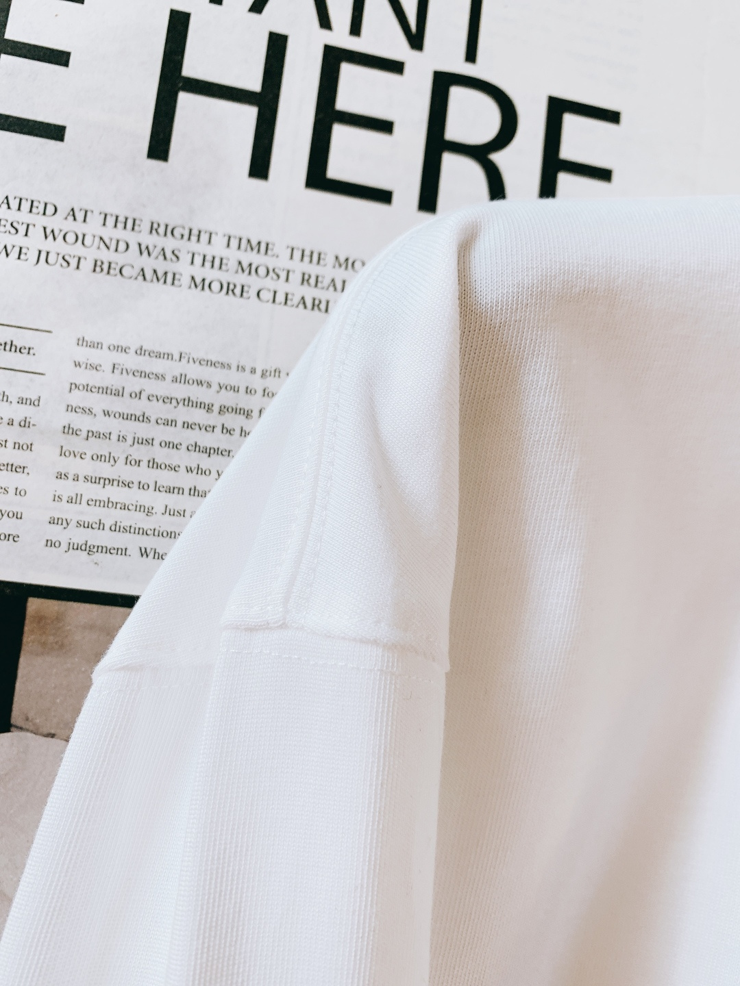 𝐁𝐚𝐥𝐞𝐧𝐜𝐢𝐚𝐠𝐚 巴黎世家 2025FW秋冬新品 发泡印花长袖打底衫，将先锋设计与实穿性完美融合！胸