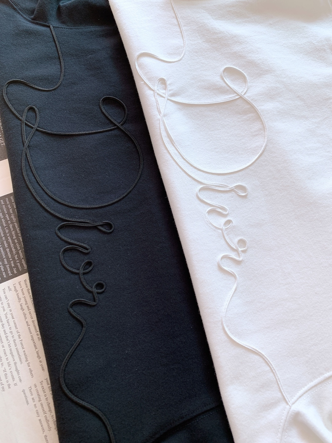 Dior Homme 迪奥·桀傲 2026SS早春新品 浮雕logo短袖。定制高支双股精梳棉，经液氨预缩