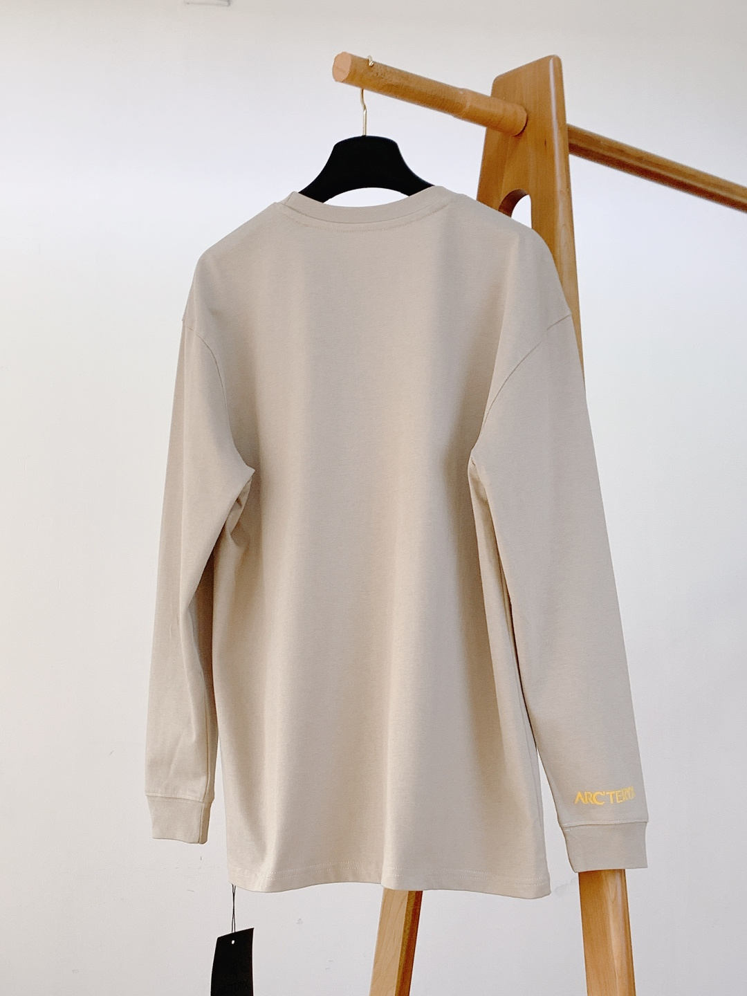 ARCTERYX 始祖鸟 2026SS早春新品机能长袖打底衫。甄选高支高密亲肤针织面料，触感软糯细腻，贴