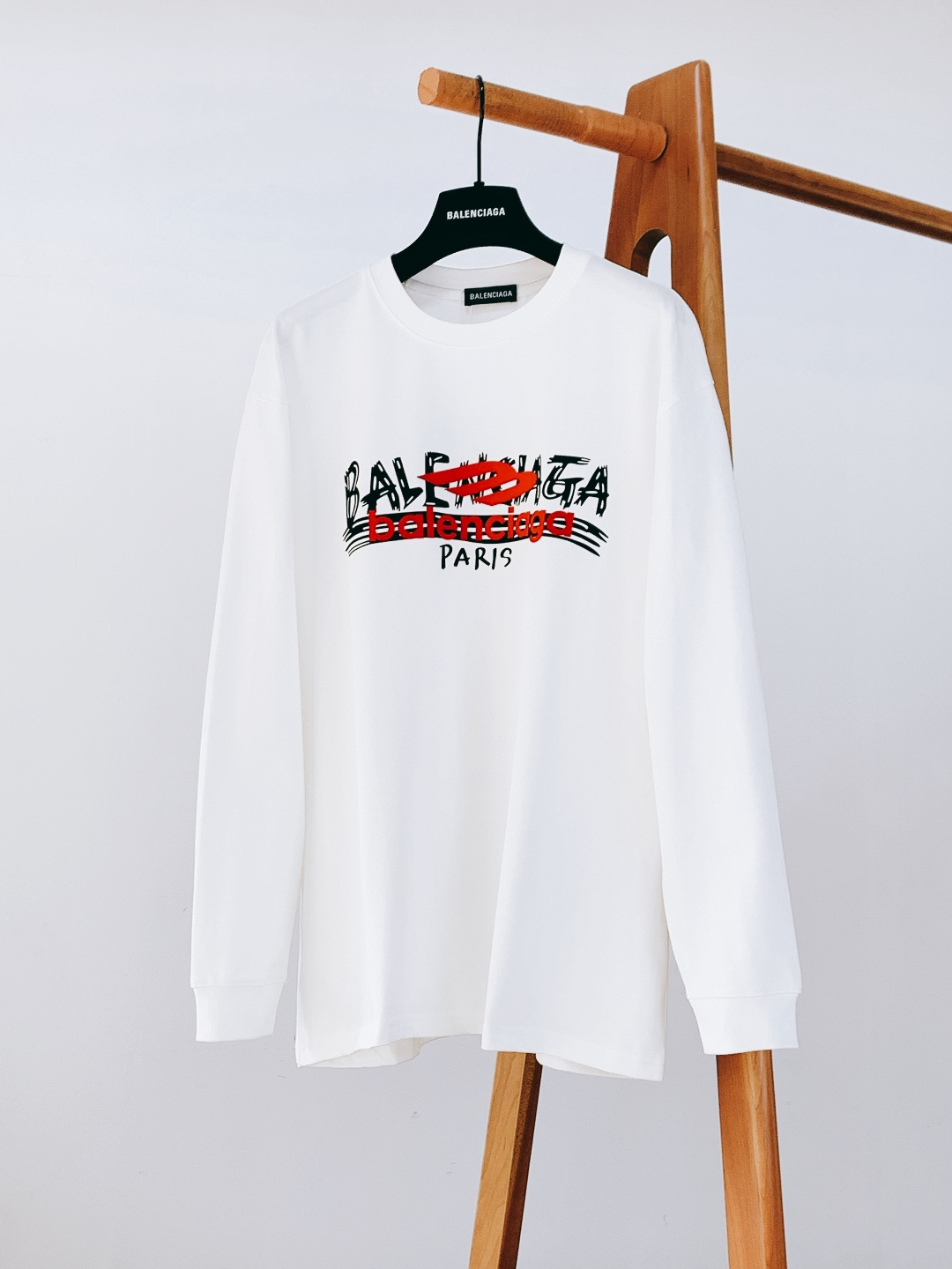 𝐁𝐚𝐥𝐞𝐧𝐜𝐢𝐚𝐠𝐚 巴黎世家 2026SS早春新品 涂鸦字母长袖太吸睛！高支精梳棉混纺面料软糯有弹力，