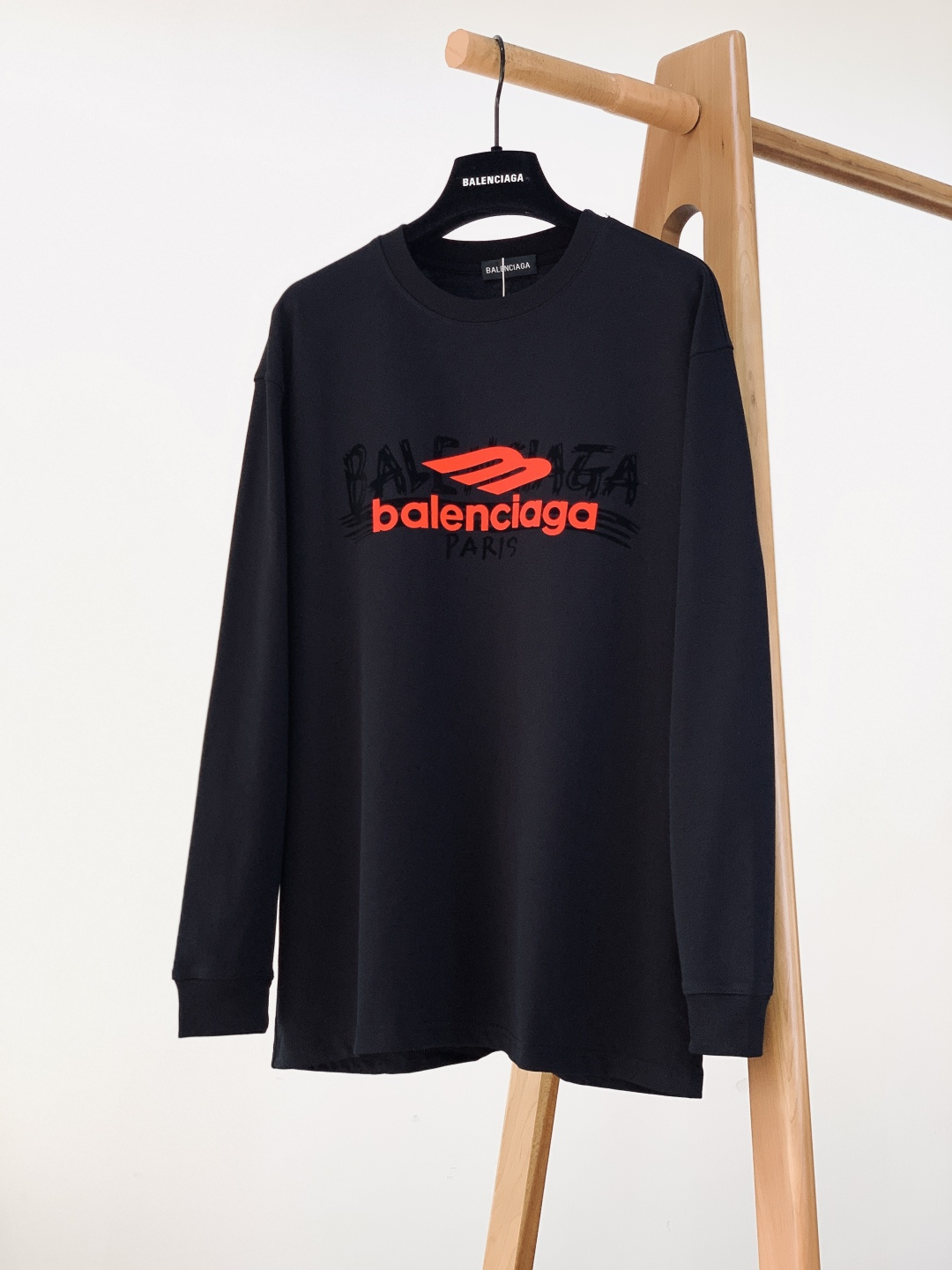 𝐁𝐚𝐥𝐞𝐧𝐜𝐢𝐚𝐠𝐚 巴黎世家 2026SS早春新品 涂鸦字母长袖太吸睛！高支精梳棉混纺面料软糯有弹力，