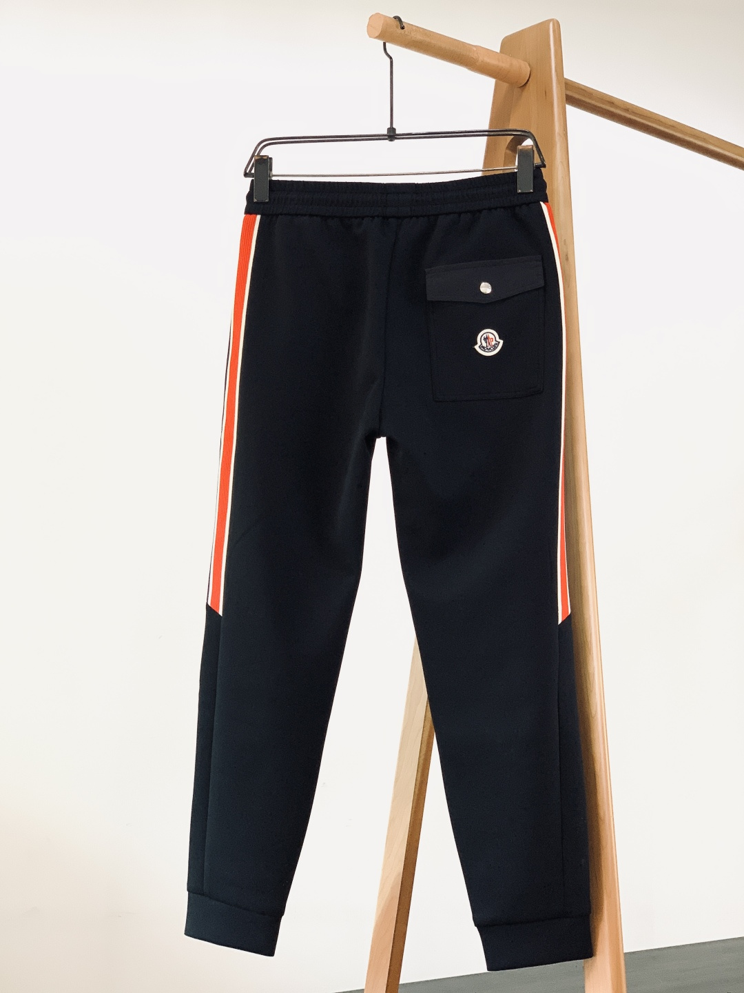 Moncler 蒙口 2026SS早春新品 织带刺绣抽绳休闲裤时尚系列，独特设计，抽绳休闲长裤 订纱开始