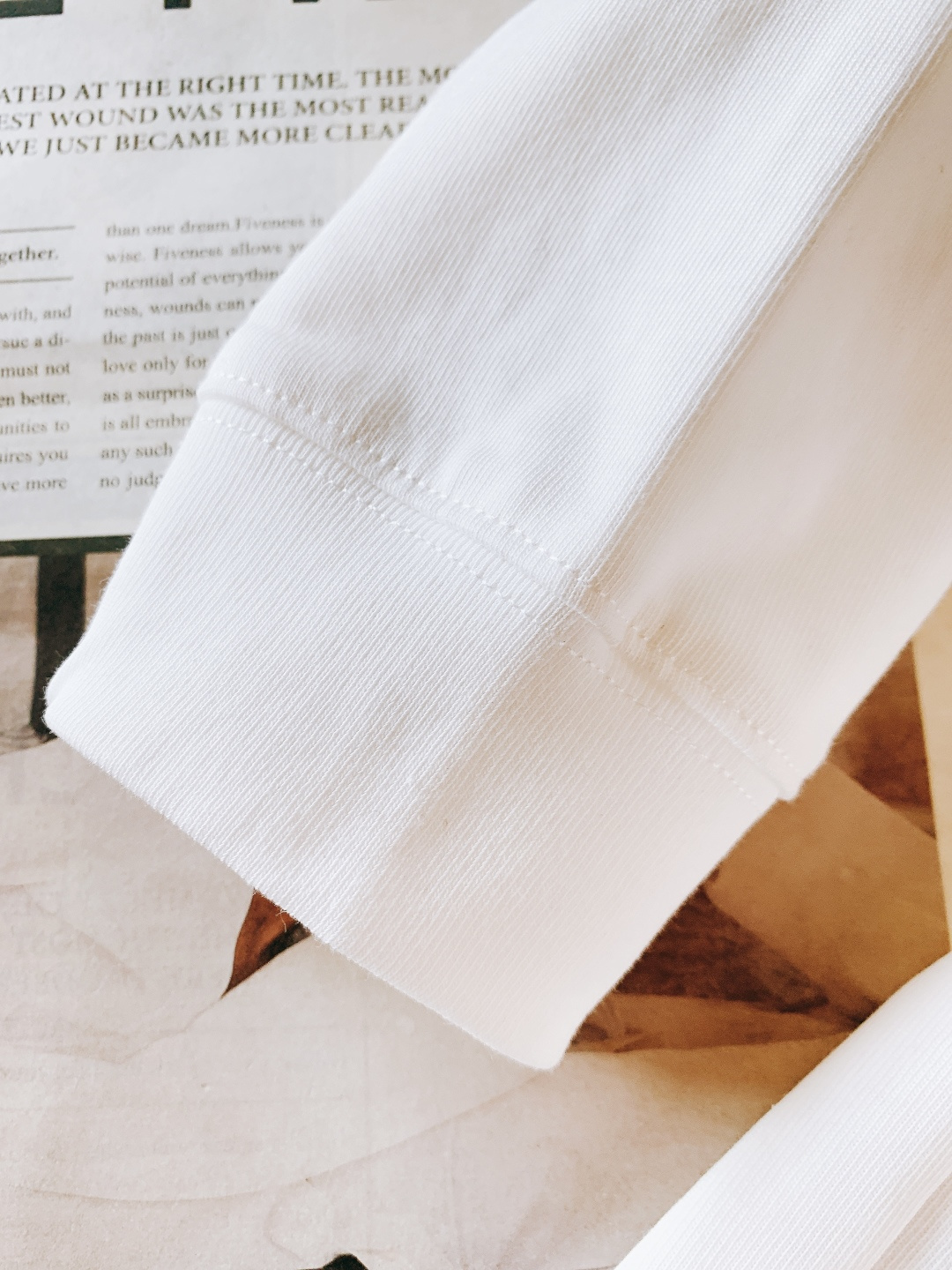 LouisVuitton 路易威登 2026SS早春新品休闲长袖打底衫。甄选高支精梳针织面料，触感软糯无