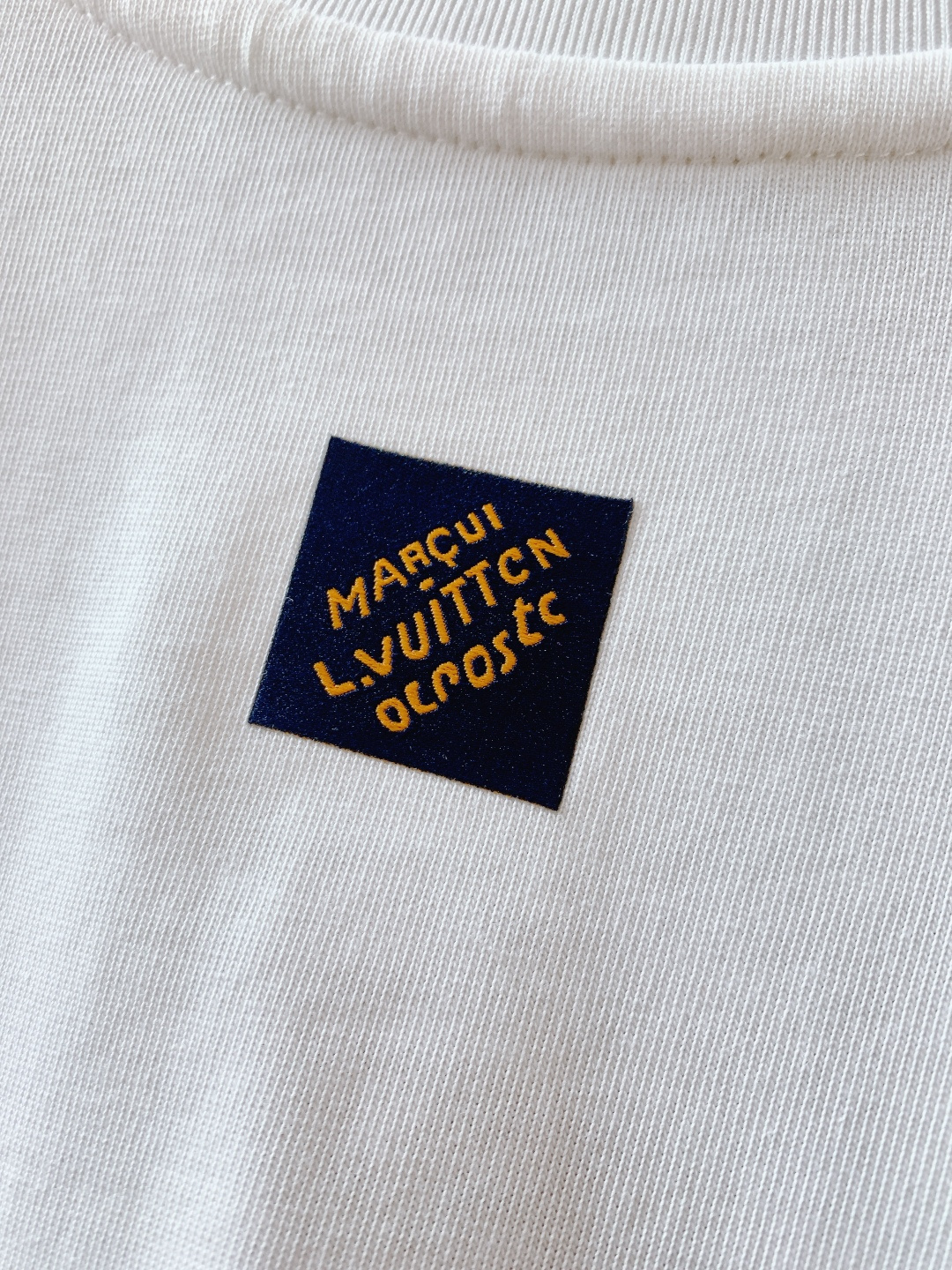 LouisVuitton 路易威登 2026SS早春新品休闲长袖打底衫。甄选高支精梳针织面料，触感软糯无