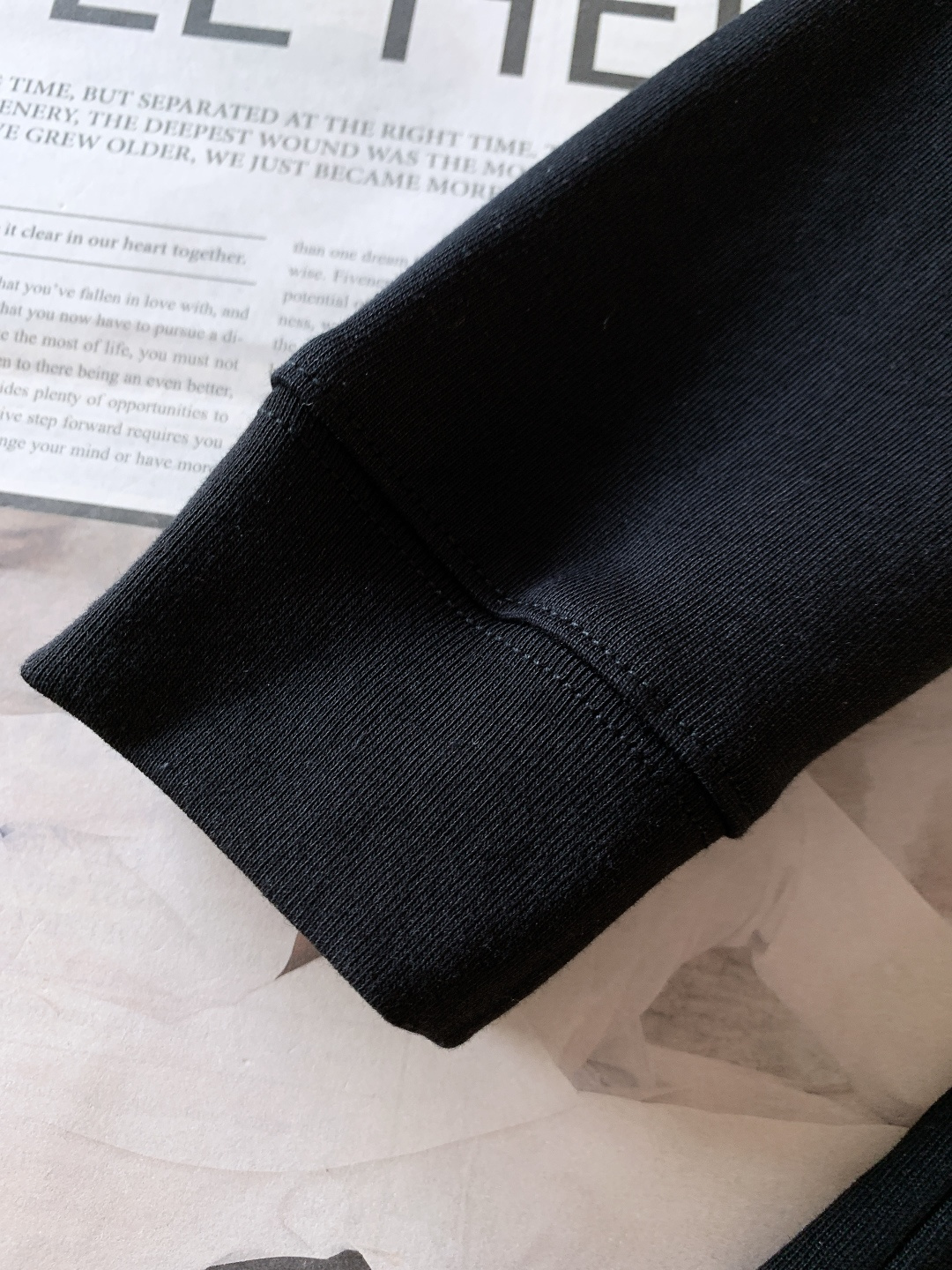 LouisVuitton 路易威登 2026SS早春新品休闲长袖打底衫。甄选高支精梳针织面料，触感软糯无