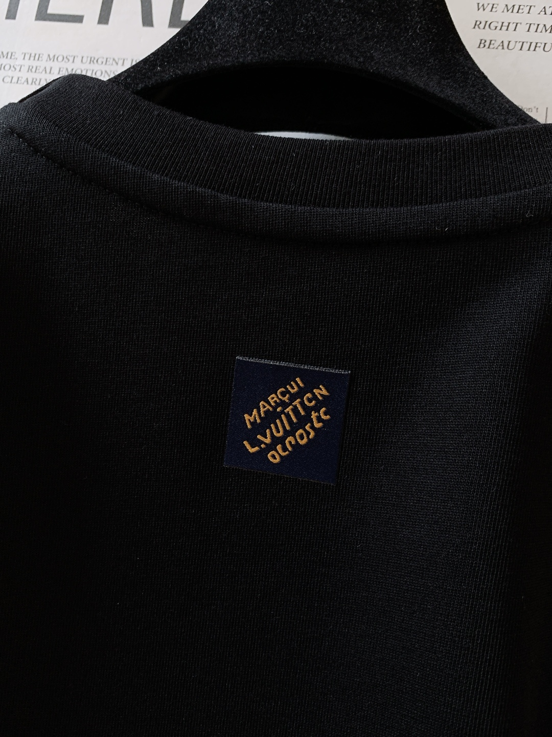 LouisVuitton 路易威登 2026SS早春新品休闲长袖打底衫。甄选高支精梳针织面料，触感软糯无