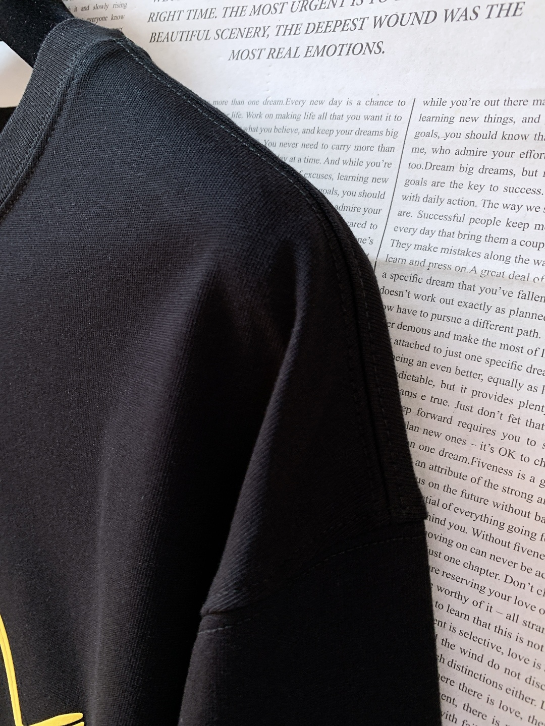 ARCTERYX 始祖鸟 2026SS早春新品机能长袖打底衫。甄选高支高密亲肤针织面料，触感软糯细腻，贴