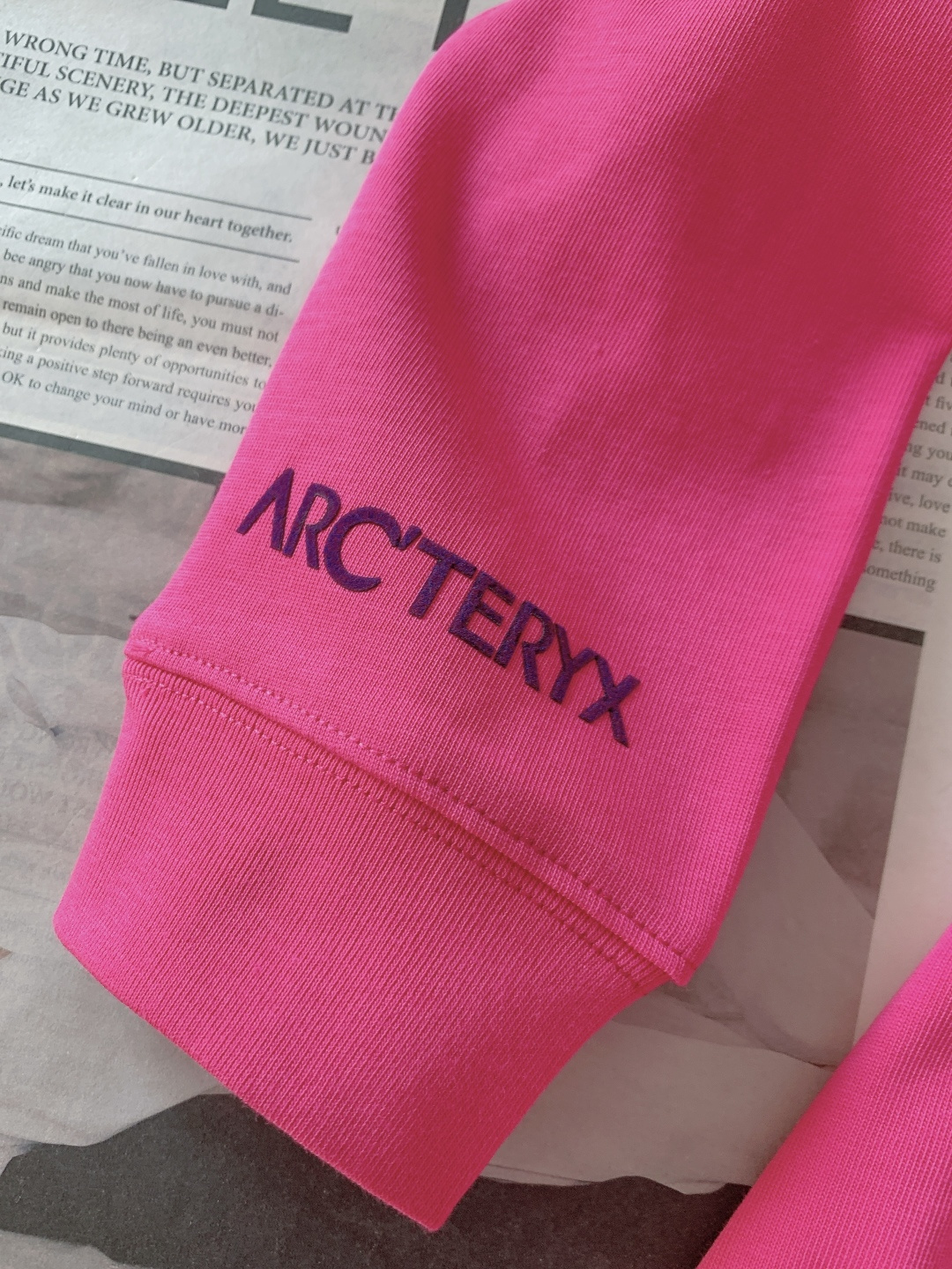 ARCTERYX 始祖鸟 2026SS早春新品机能长袖打底衫。甄选高支高密亲肤针织面料，触感软糯细腻，贴