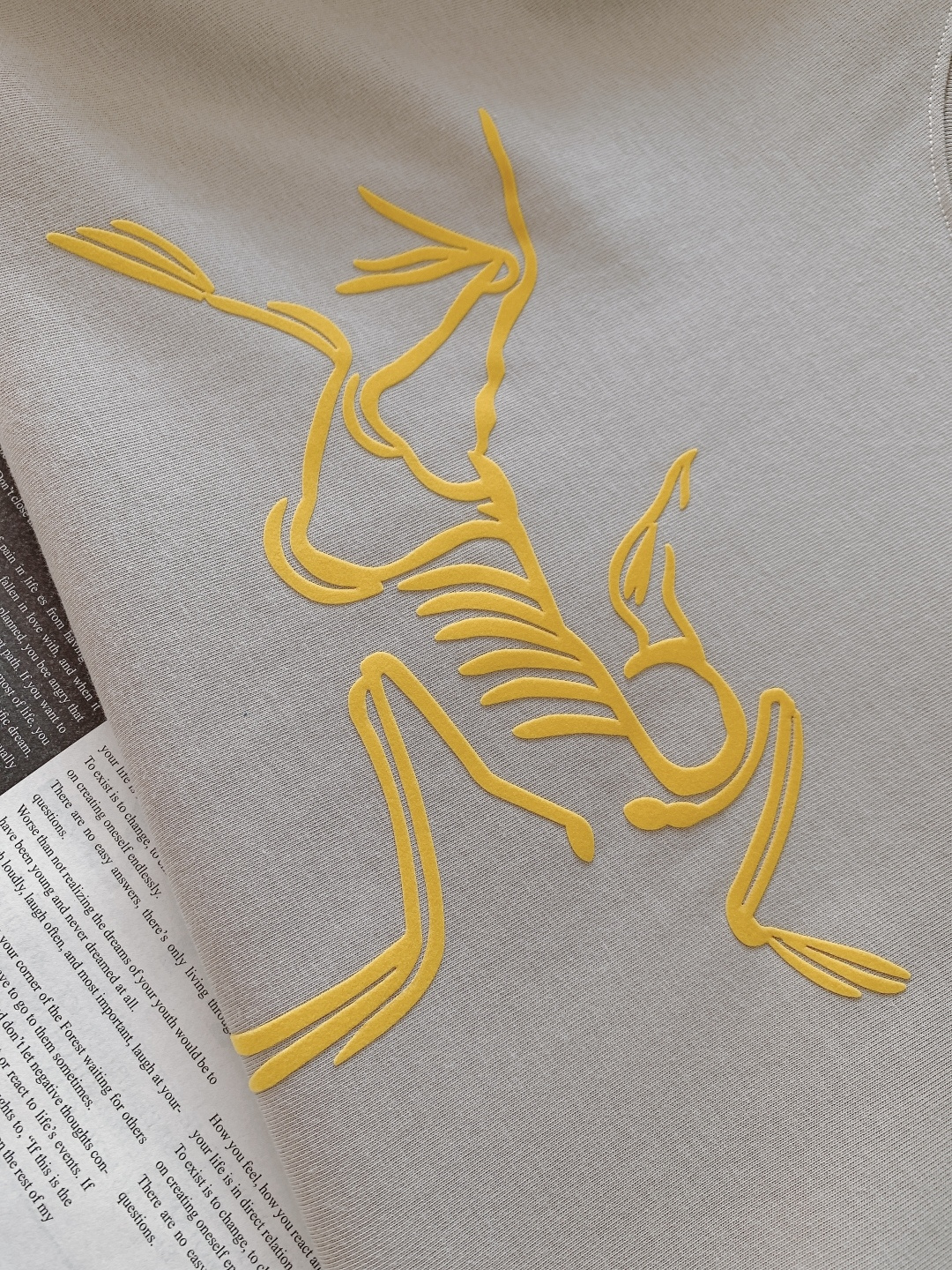 ARCTERYX 始祖鸟 2026SS早春新品机能长袖打底衫。甄选高支高密亲肤针织面料，触感软糯细腻，贴