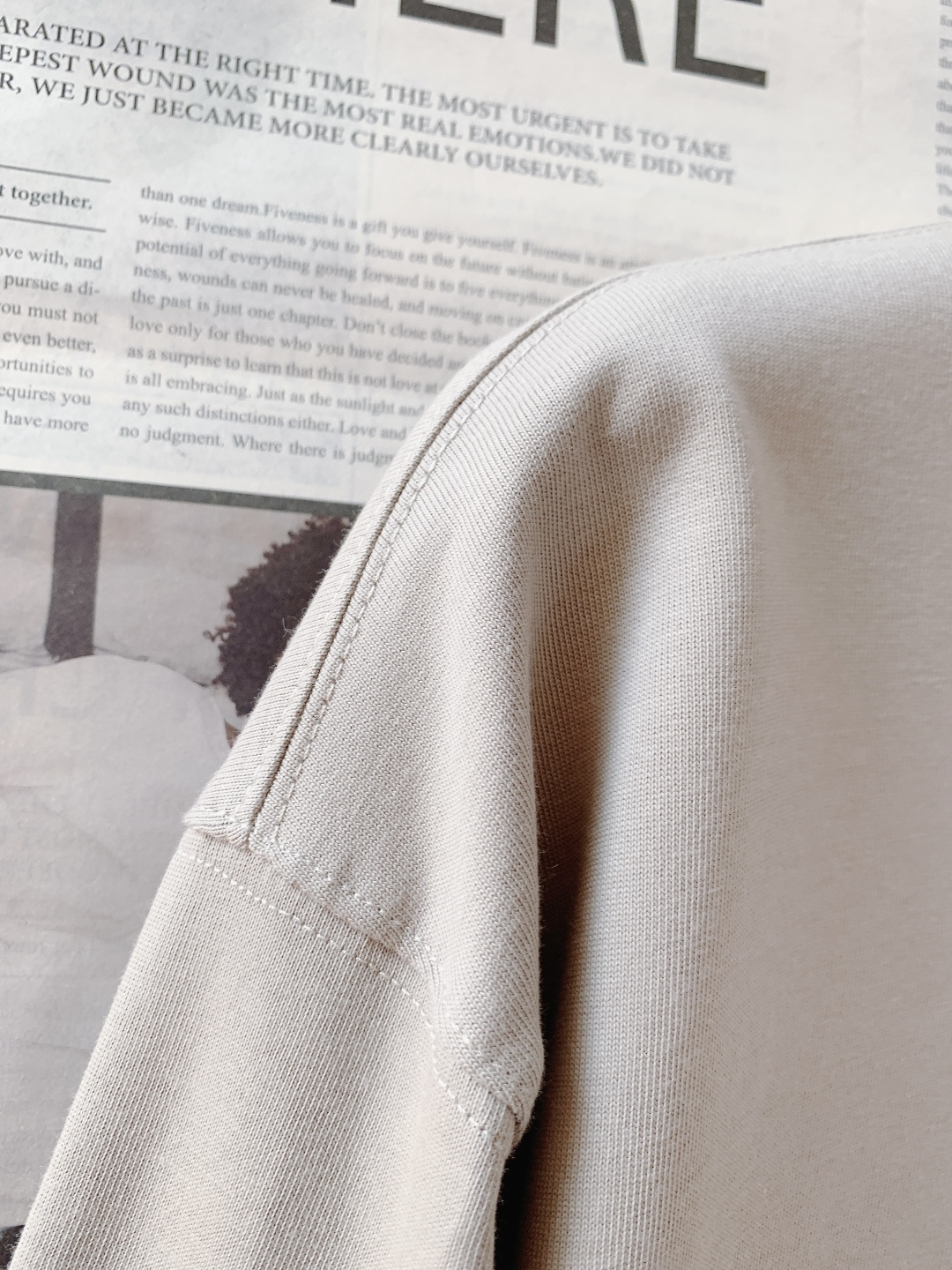 ARCTERYX 始祖鸟 2026SS早春新品机能长袖打底衫。甄选高支高密亲肤针织面料，触感软糯细腻，贴