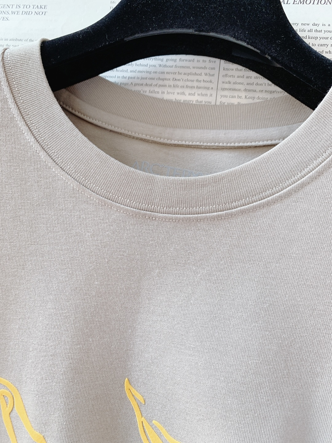 ARCTERYX 始祖鸟 2026SS早春新品机能长袖打底衫。甄选高支高密亲肤针织面料，触感软糯细腻，贴