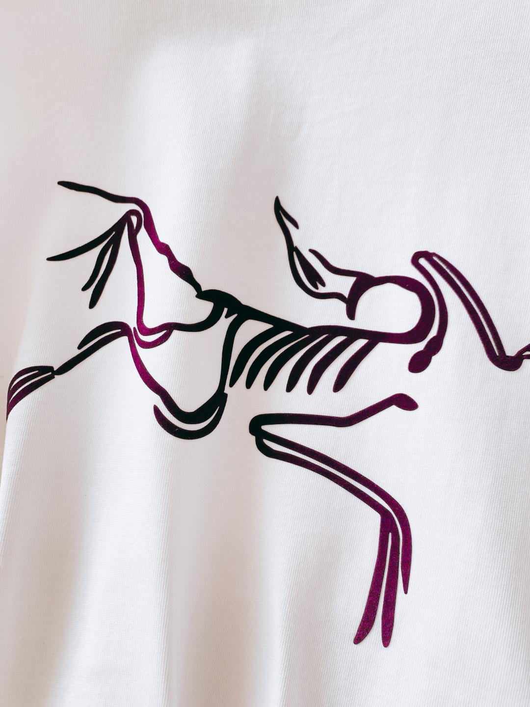 ARCTERYX 始祖鸟 2026SS早春新品机能长袖打底衫。甄选高支高密亲肤针织面料，触感软糯细腻，贴