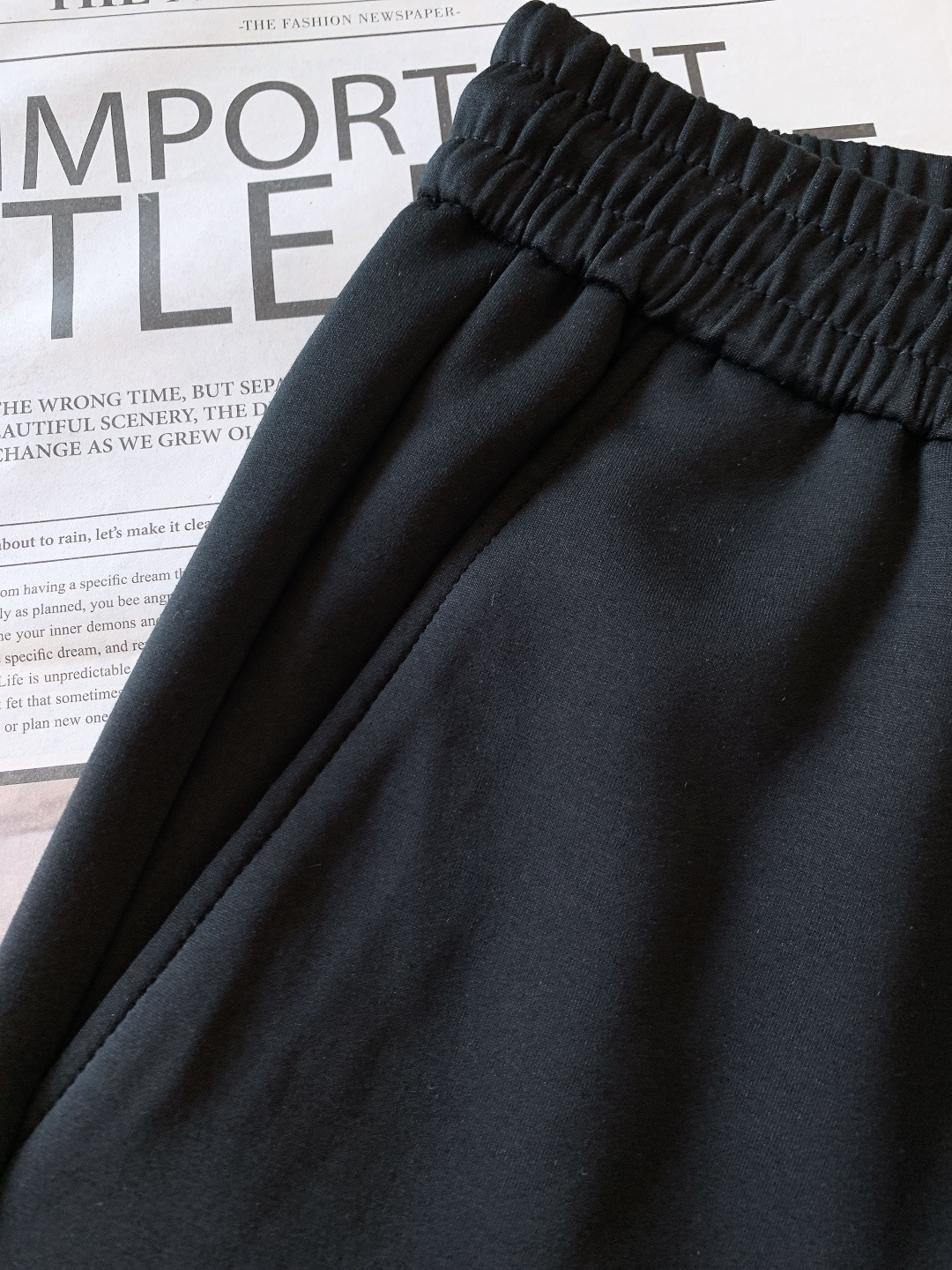 Prada 普拉达 2026SS早春新品 工装抽绳休闲裤时尚系列，独特设计，抽绳休闲长裤 订纱开始订染和