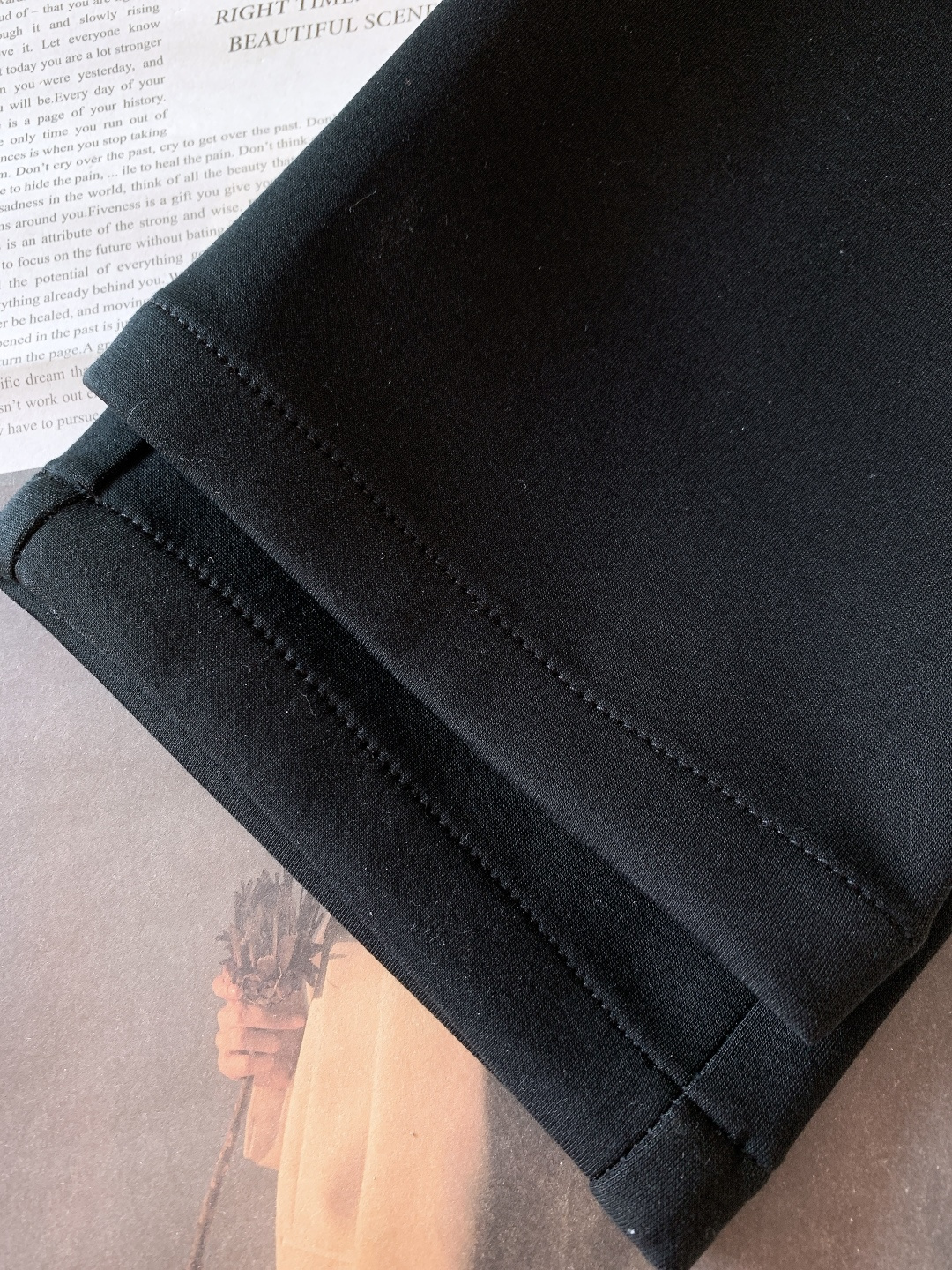 Prada 普拉达 2026SS早春新品 工装抽绳休闲裤时尚系列，独特设计，抽绳休闲长裤 订纱开始订染和