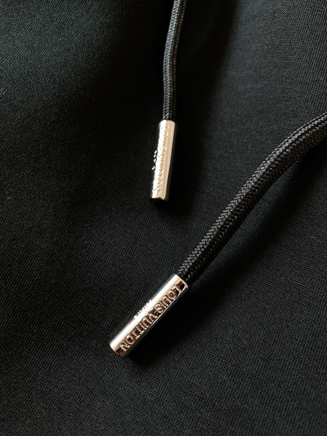 LouisVuitton 路易威登 2026SS早春新品 刺绣抽绳休闲裤时尚系列，独特设计，抽绳休闲长裤