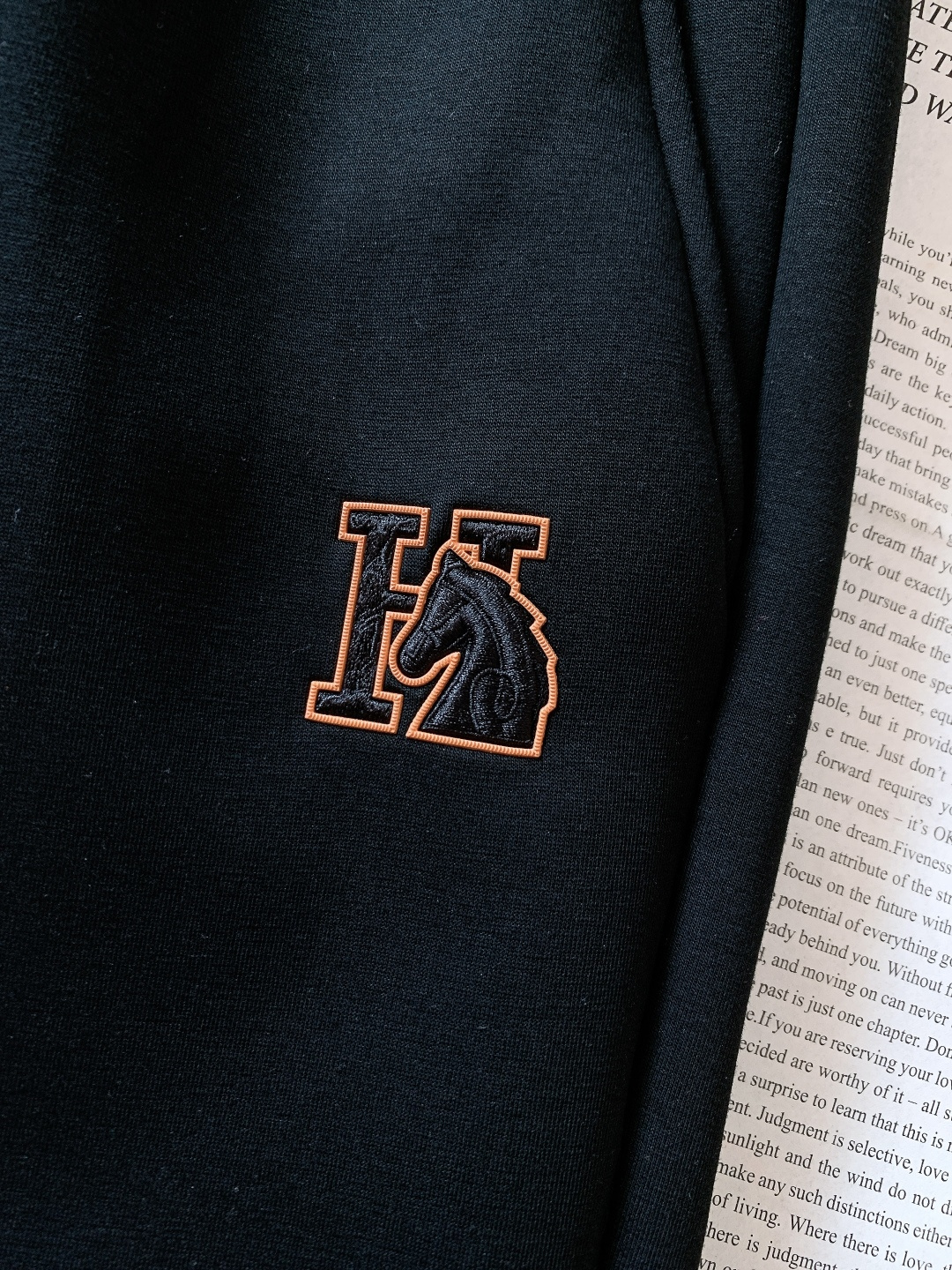 Hermès 爱马仕 2026SS早春新品 刺绣抽绳休闲裤时尚系列，独特设计，抽绳休闲长裤 订纱开始订染