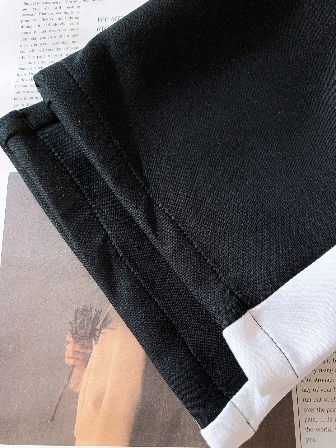 Prada 普拉达 2026SS早春新品 徽标抽绳休闲裤时尚系列，独特设计，抽绳休闲长裤 订纱开始订染和