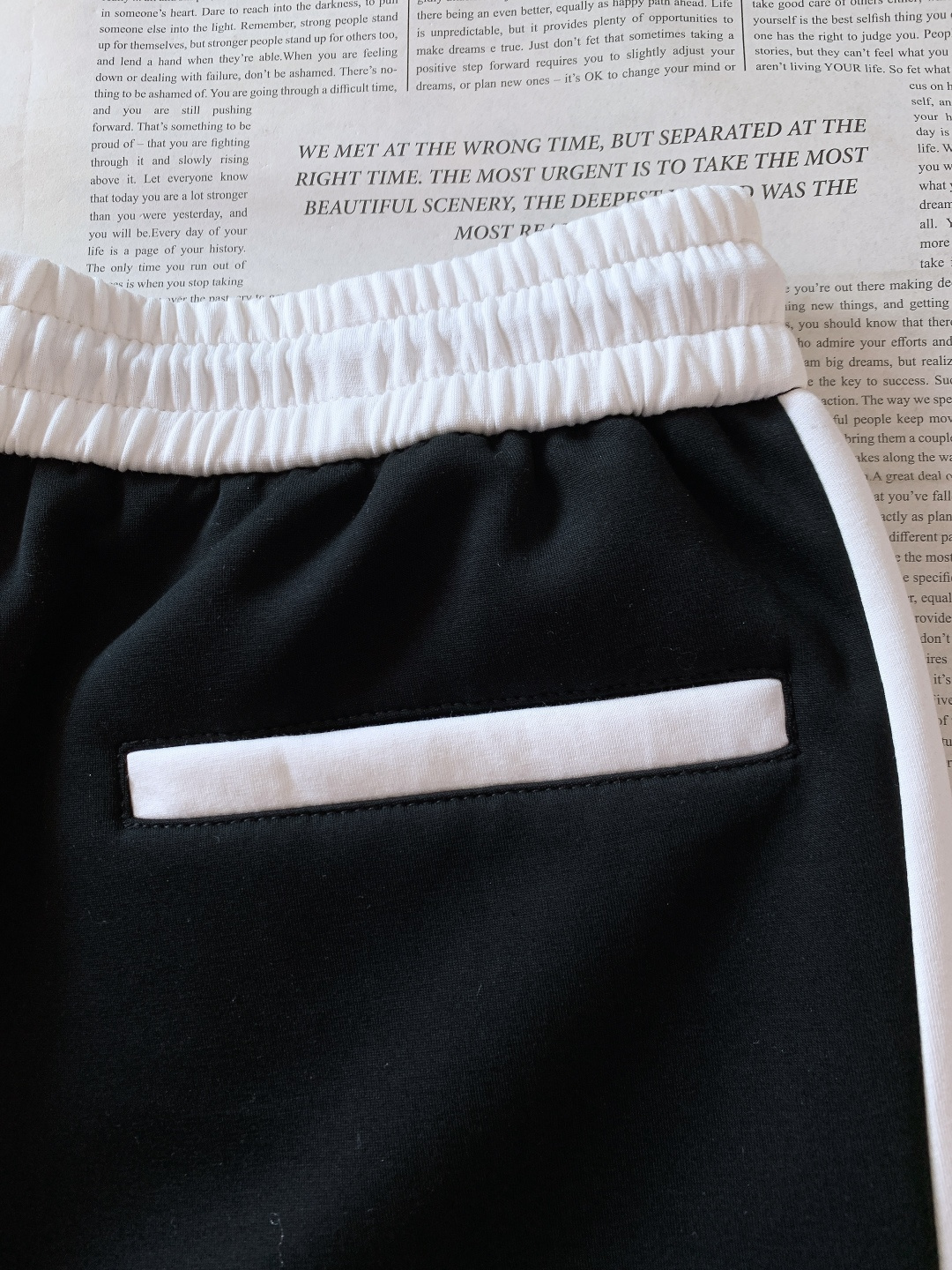 Prada 普拉达 2026SS早春新品 徽标抽绳休闲裤时尚系列，独特设计，抽绳休闲长裤 订纱开始订染和