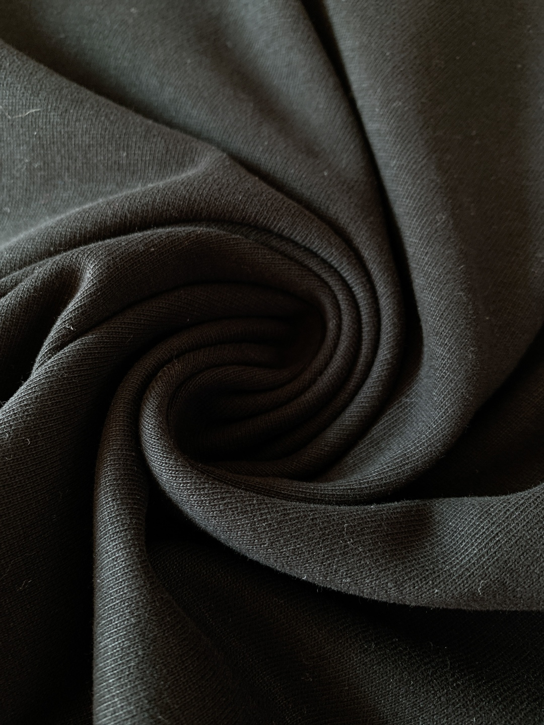 𝐁𝐚𝐥𝐞𝐧𝐜𝐢𝐚𝐠𝐚 巴黎世家 2026SS早春新品 经典BB麦穗刺绣短袖T恤，黑、白双色诠释极简高奢。