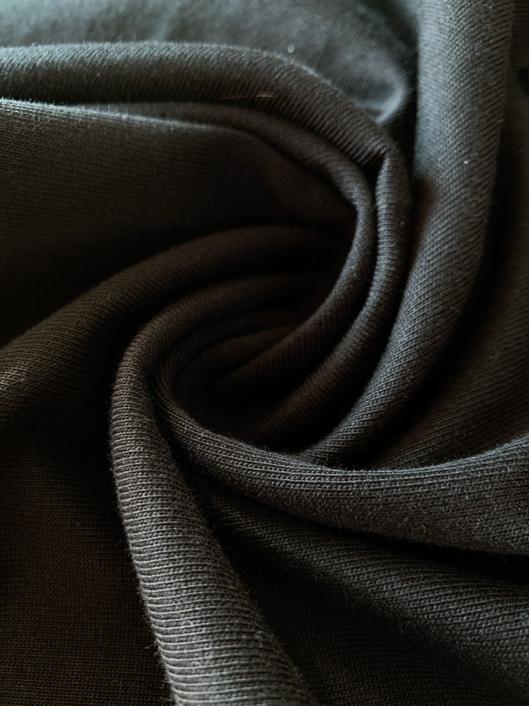 Fendi 芬迪 2026SS早春新品 编织标识短袖T恤。白、黑、灰三色演绎意式奢雅。立体编织FF标工艺