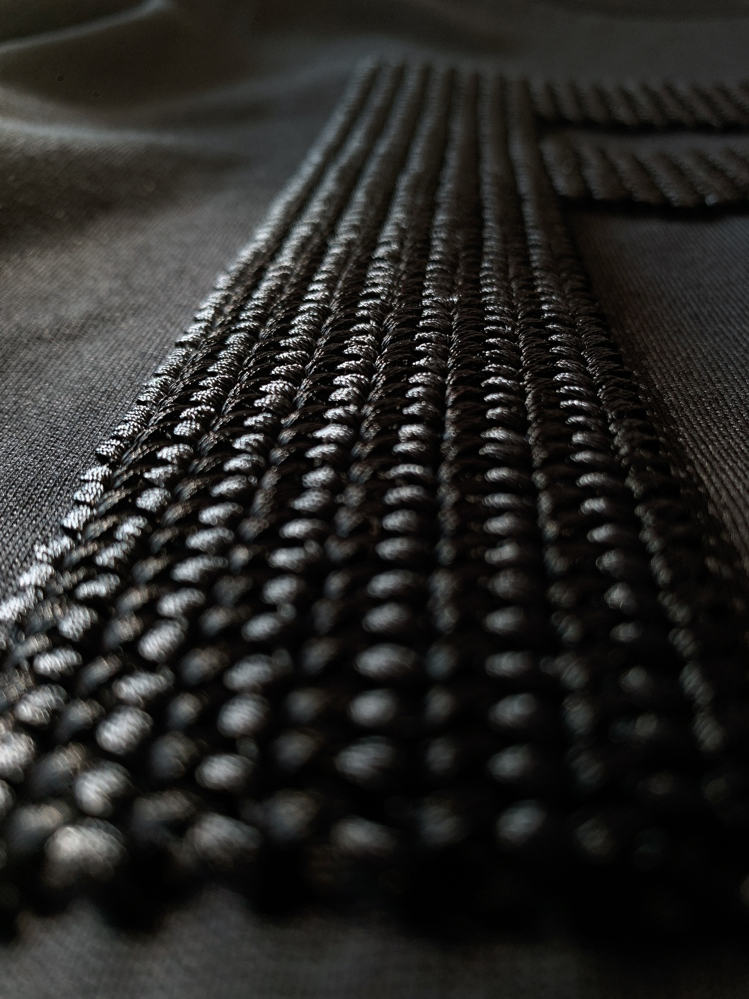 Fendi 芬迪 2026SS早春新品 编织标识短袖T恤。白、黑、灰三色演绎意式奢雅。立体编织FF标工艺