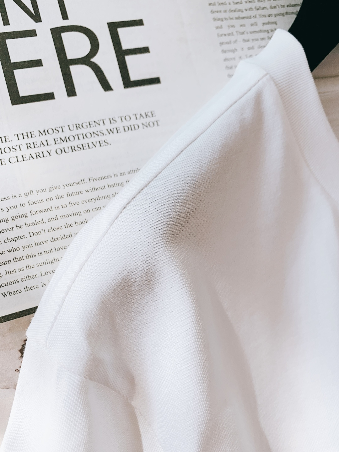 Fendi 芬迪 2026SS早春新品 编织标识短袖T恤。白、黑、灰三色演绎意式奢雅。立体编织FF标工艺