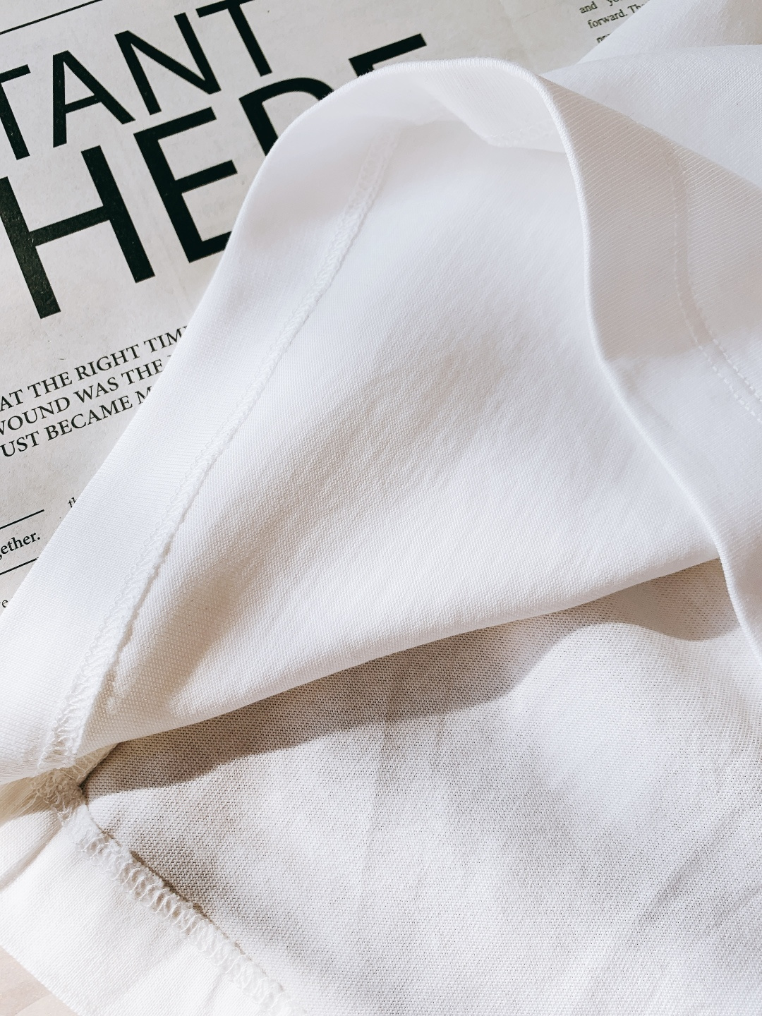 Fendi 芬迪 2026SS早春新品 编织标识短袖T恤。白、黑、灰三色演绎意式奢雅。立体编织FF标工艺