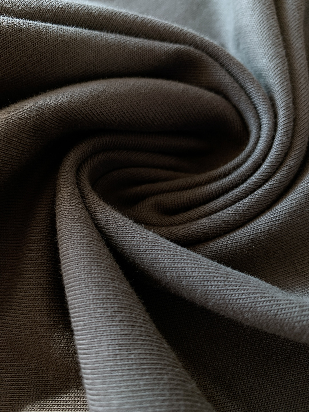 Fendi 芬迪 2026SS早春新品 编织标识短袖T恤。白、黑、灰三色演绎意式奢雅。立体编织FF标工艺