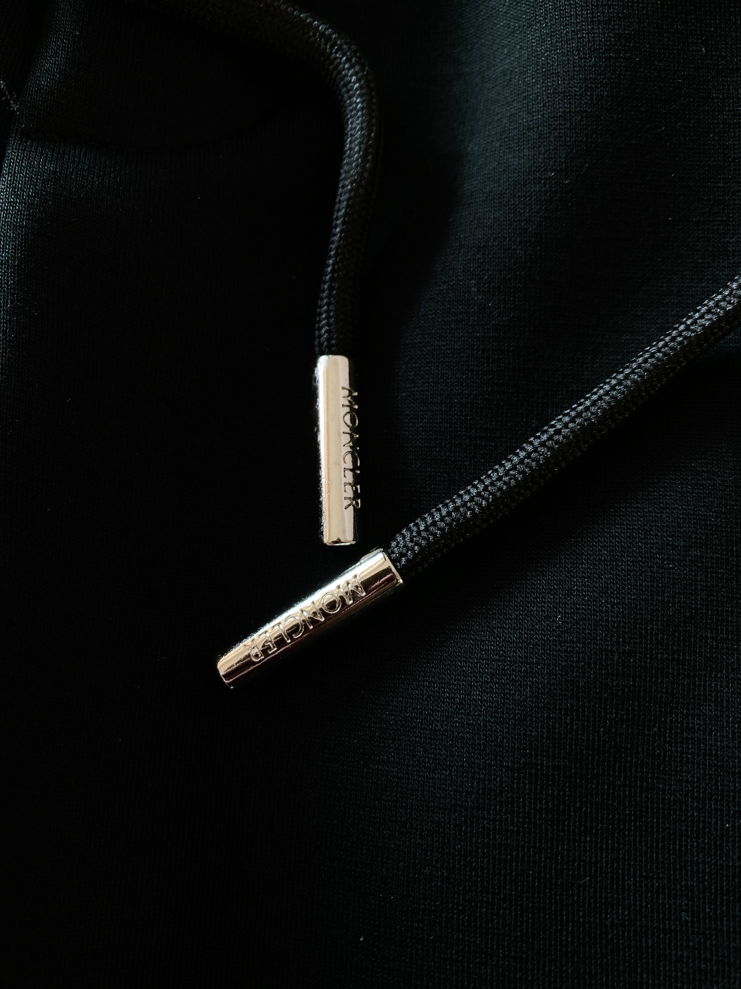 Moncler 蒙口 2026SS早春新品 刺绣抽绳休闲裤时尚系列，独特设计，抽绳休闲长裤 订纱开始订染