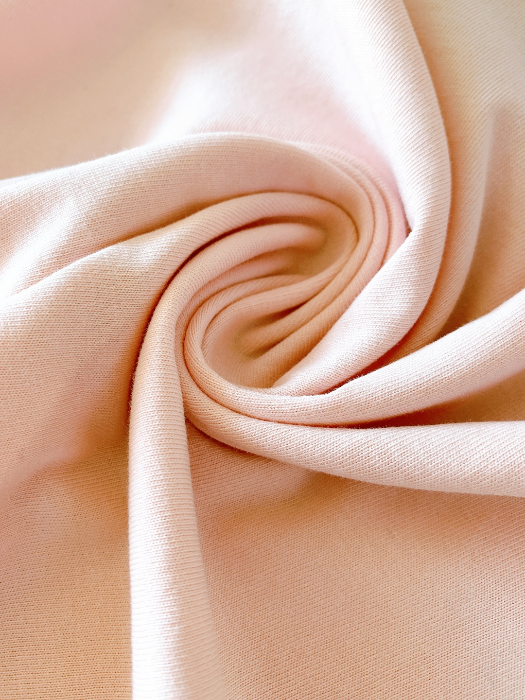 Dior Homme 迪奥·桀傲 2026SS早春新品 新款粉色刺绣短袖T恤。采用100%意大利进口高支