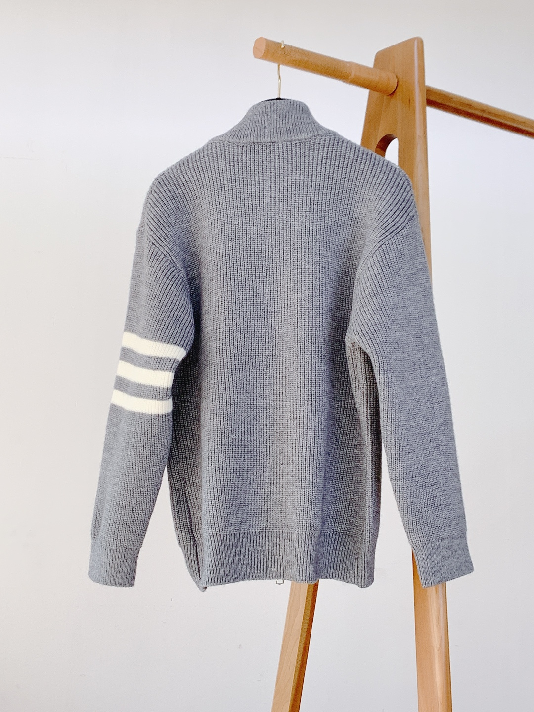 Thom Browne 汤姆·布朗 2026SS早春新品 针织拉链开衫。贵公子秋冬本命奢品，精梳针织软糯