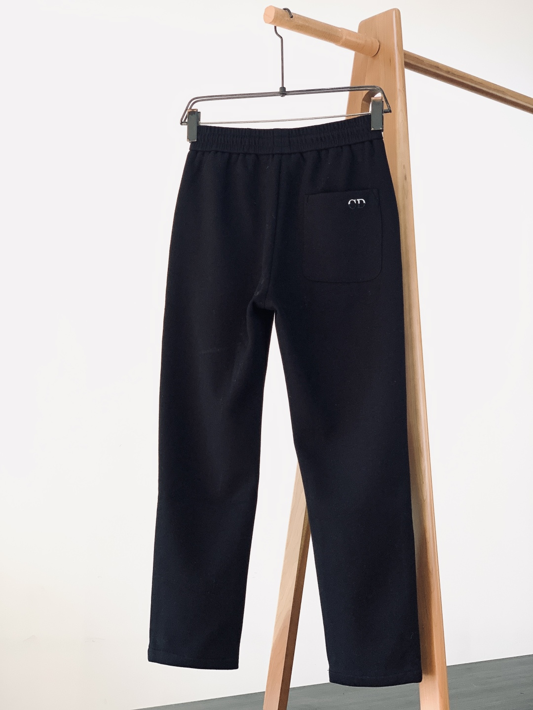 Dior Homme 迪奥·桀傲 2026SS早春新品 刺绣抽绳休闲裤时尚系列，独特设计，抽绳休闲长裤 