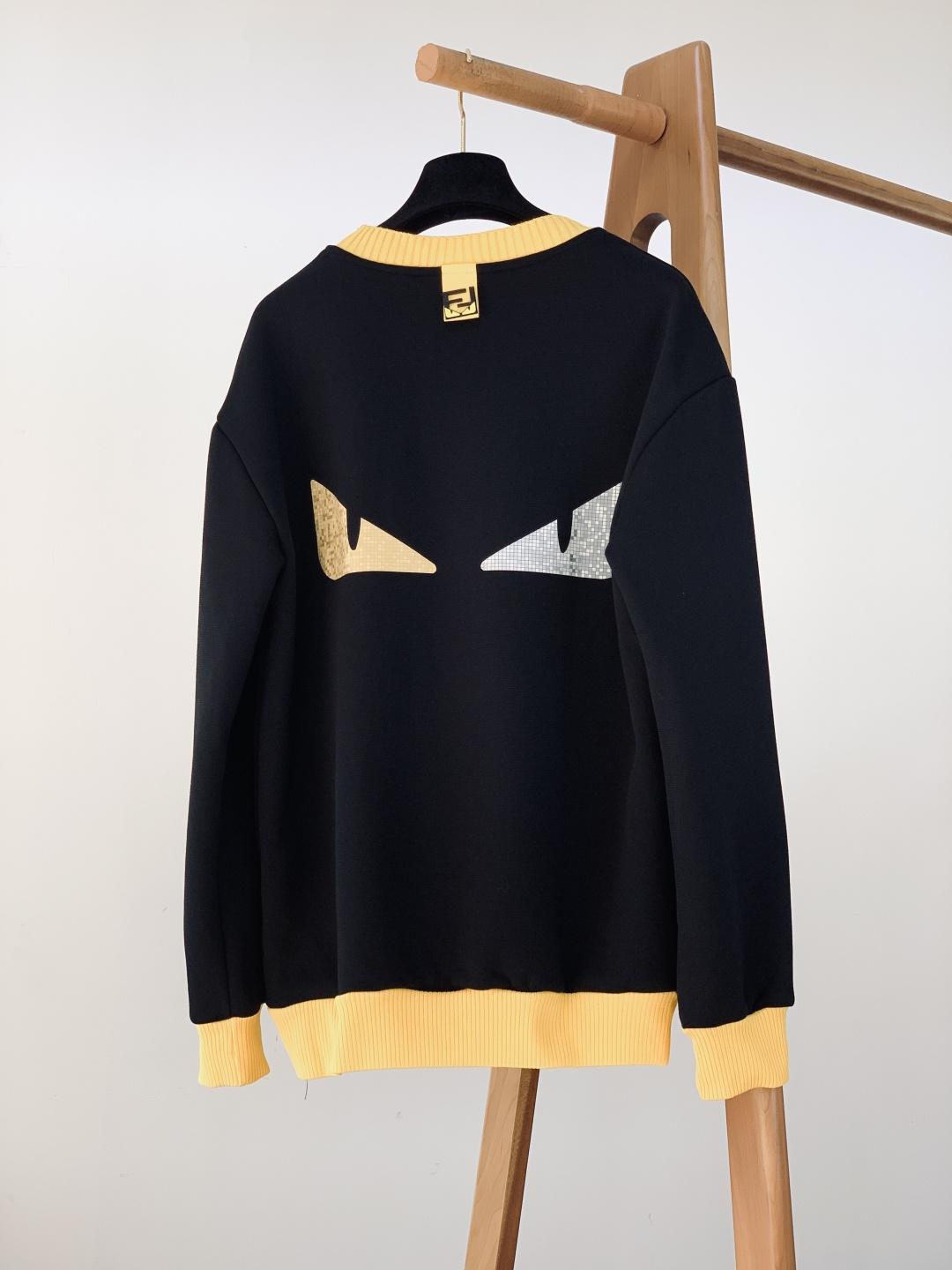 Fendi 芬迪 2026SS早春新品 秋冬奢潮刚需✅小怪兽加绒卫衣。外层挺括抗皱，内层软糯暖绒，FF金