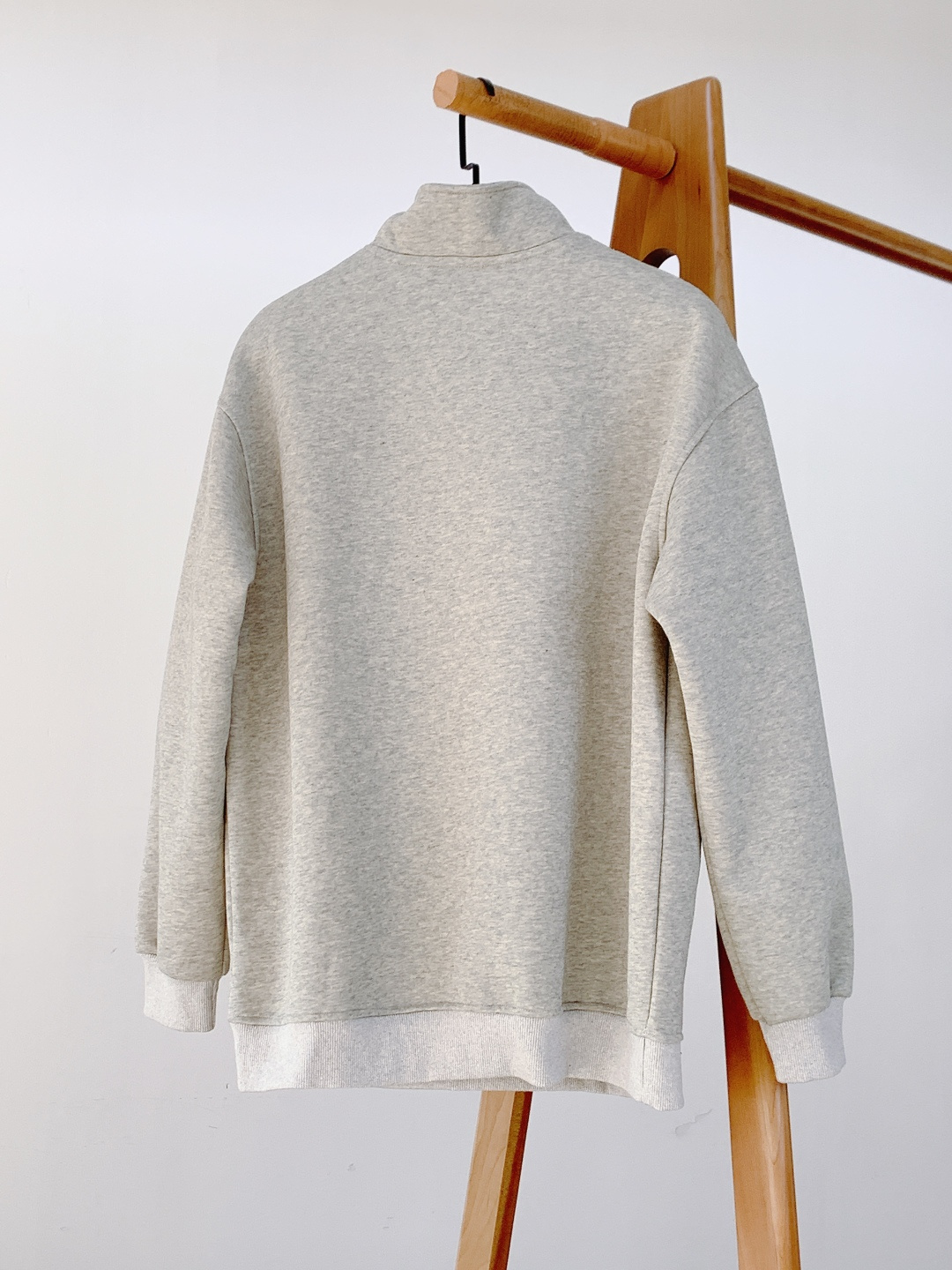 Prada 普拉达 2026SS早春新品 高奢男装 极简卫衣 定制高支棉混纺面料自带柔雾质感，摸起来软糯