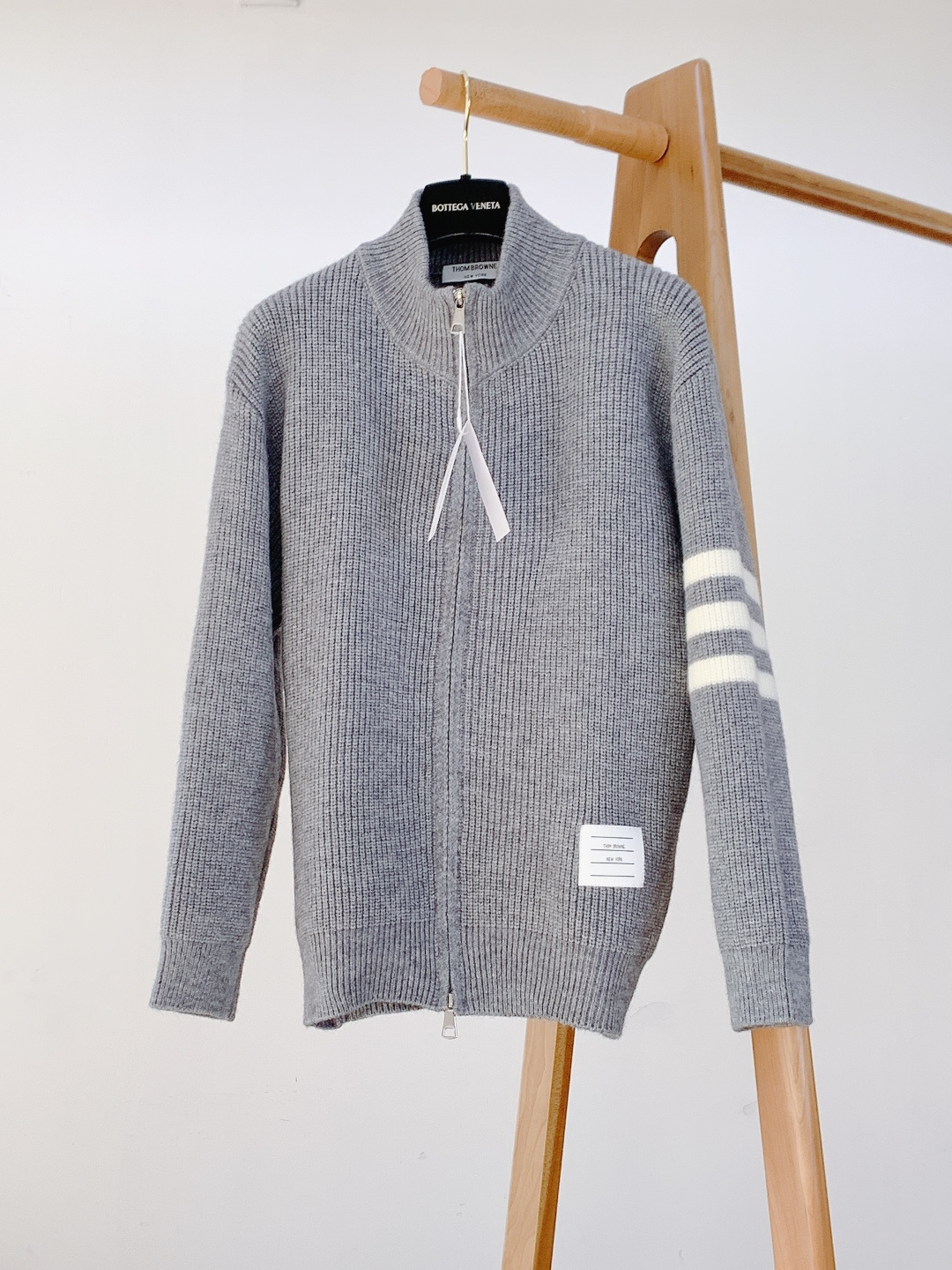 Thom Browne 汤姆·布朗 2026SS早春新品 针织拉链开衫。贵公子秋冬本命奢品，精梳针织软糯