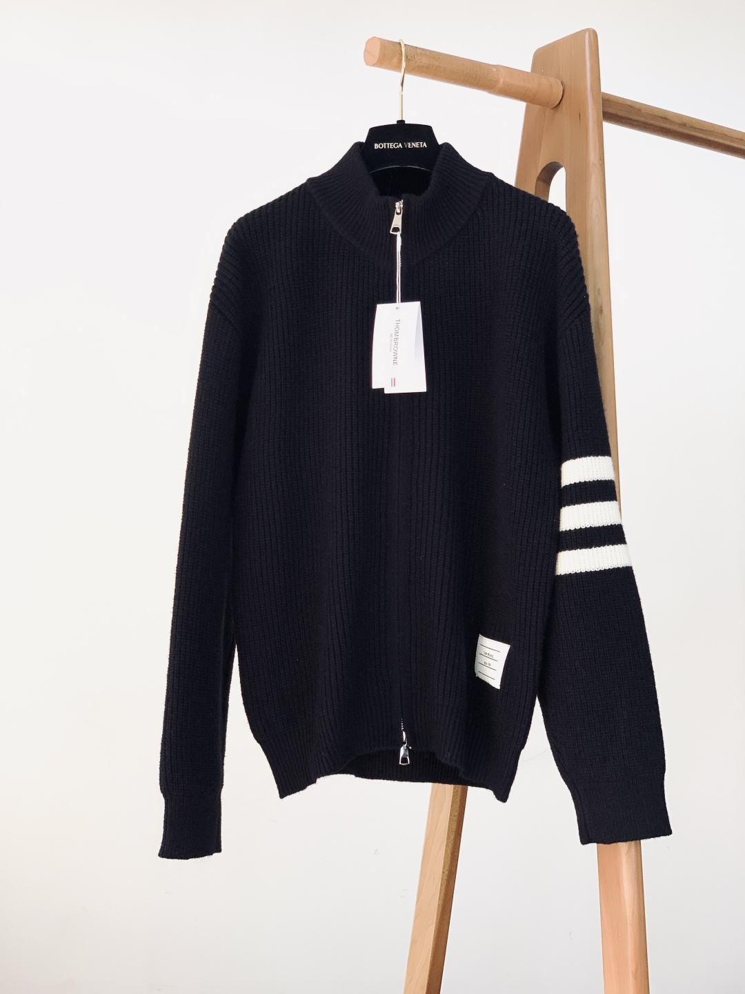 Thom Browne 汤姆·布朗 2026SS早春新品 针织拉链开衫。贵公子秋冬本命奢品，精梳针织软糯